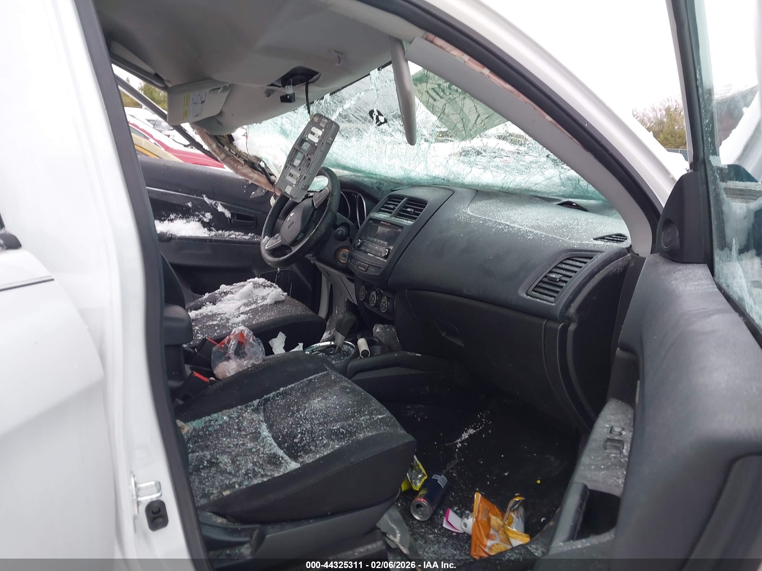 MITSUBISHI OUTLANDER image 5