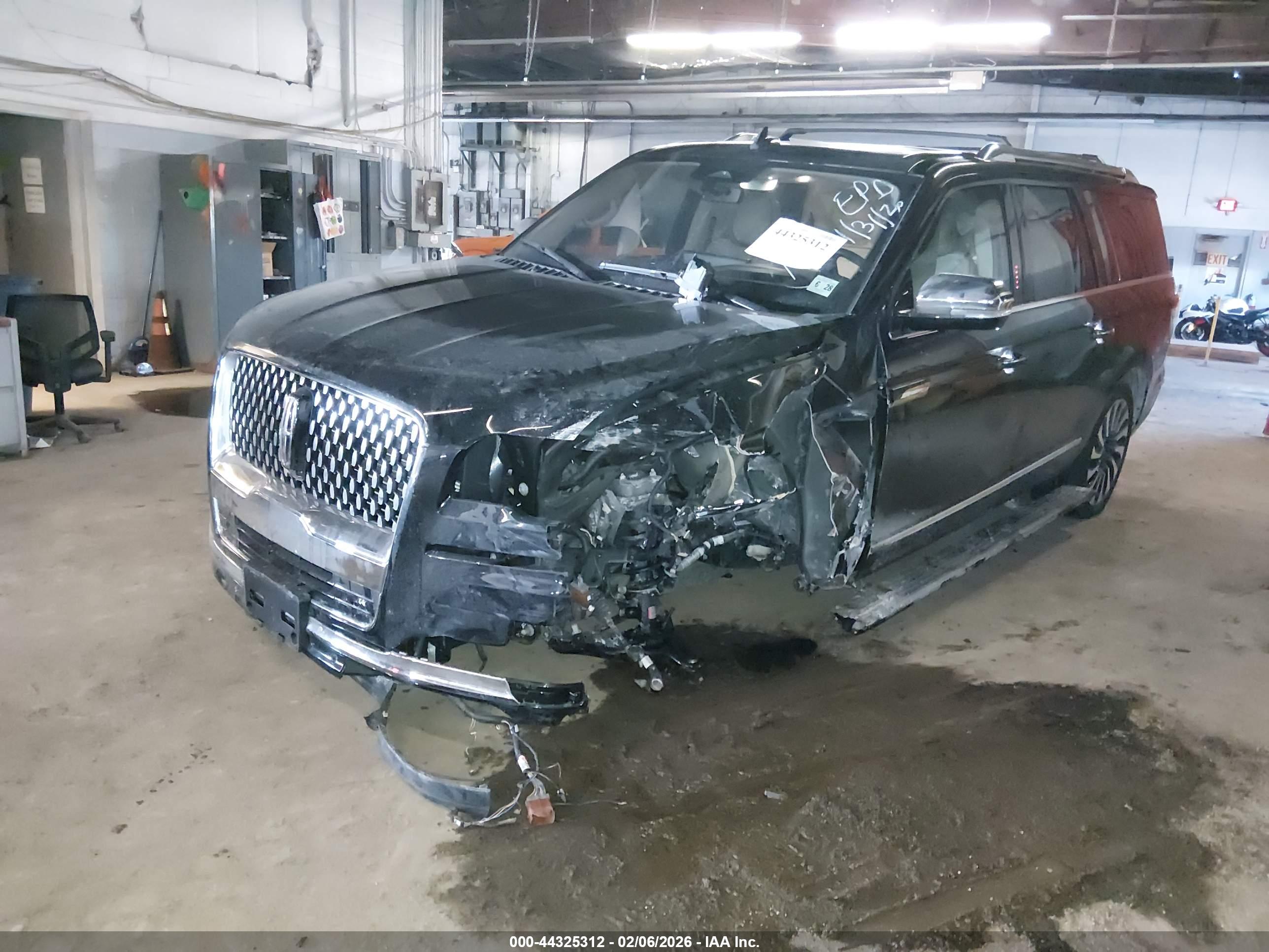 LINCOLN NAVIGATOR image 2