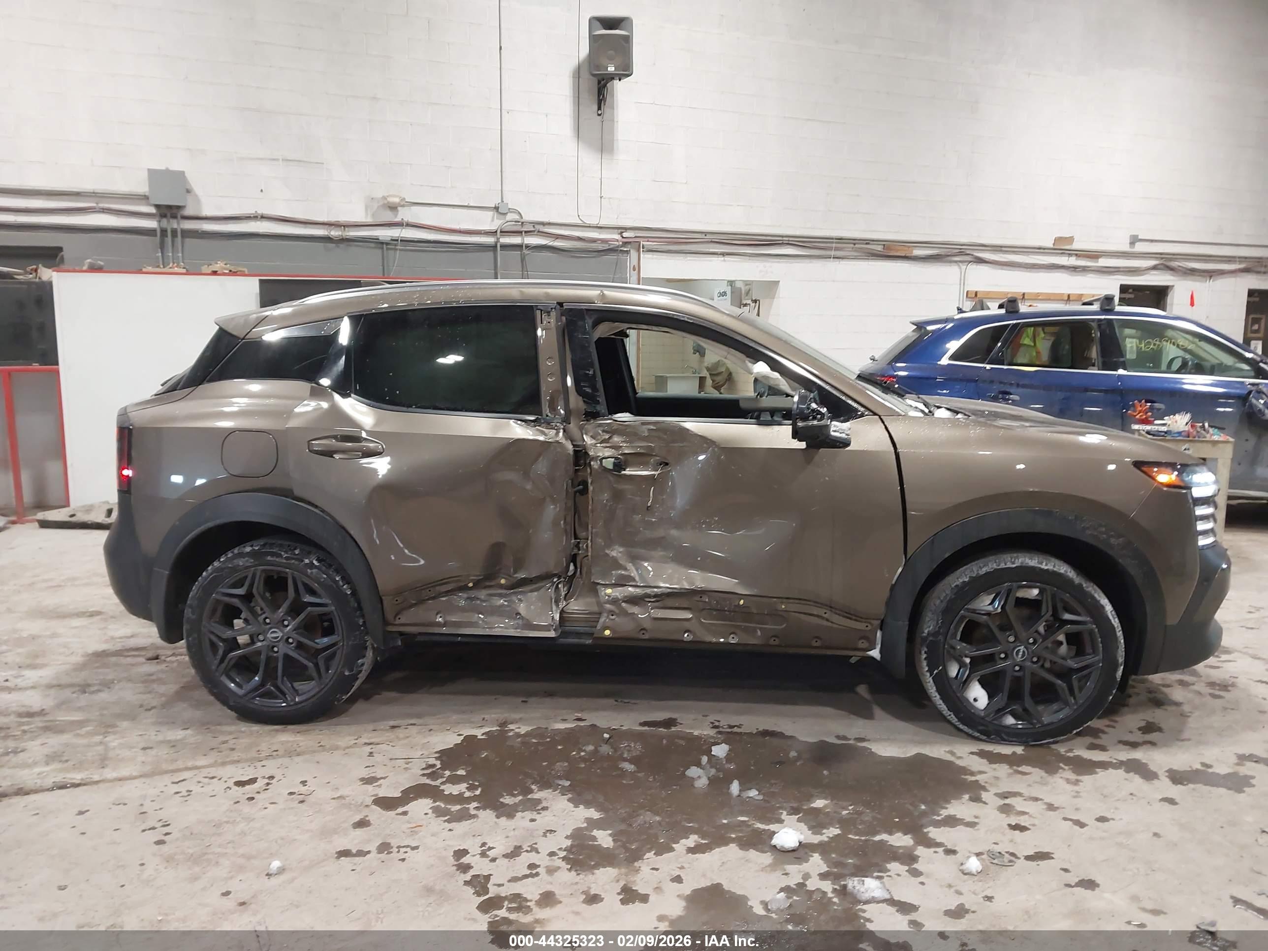 NISSAN KICKS image 6
