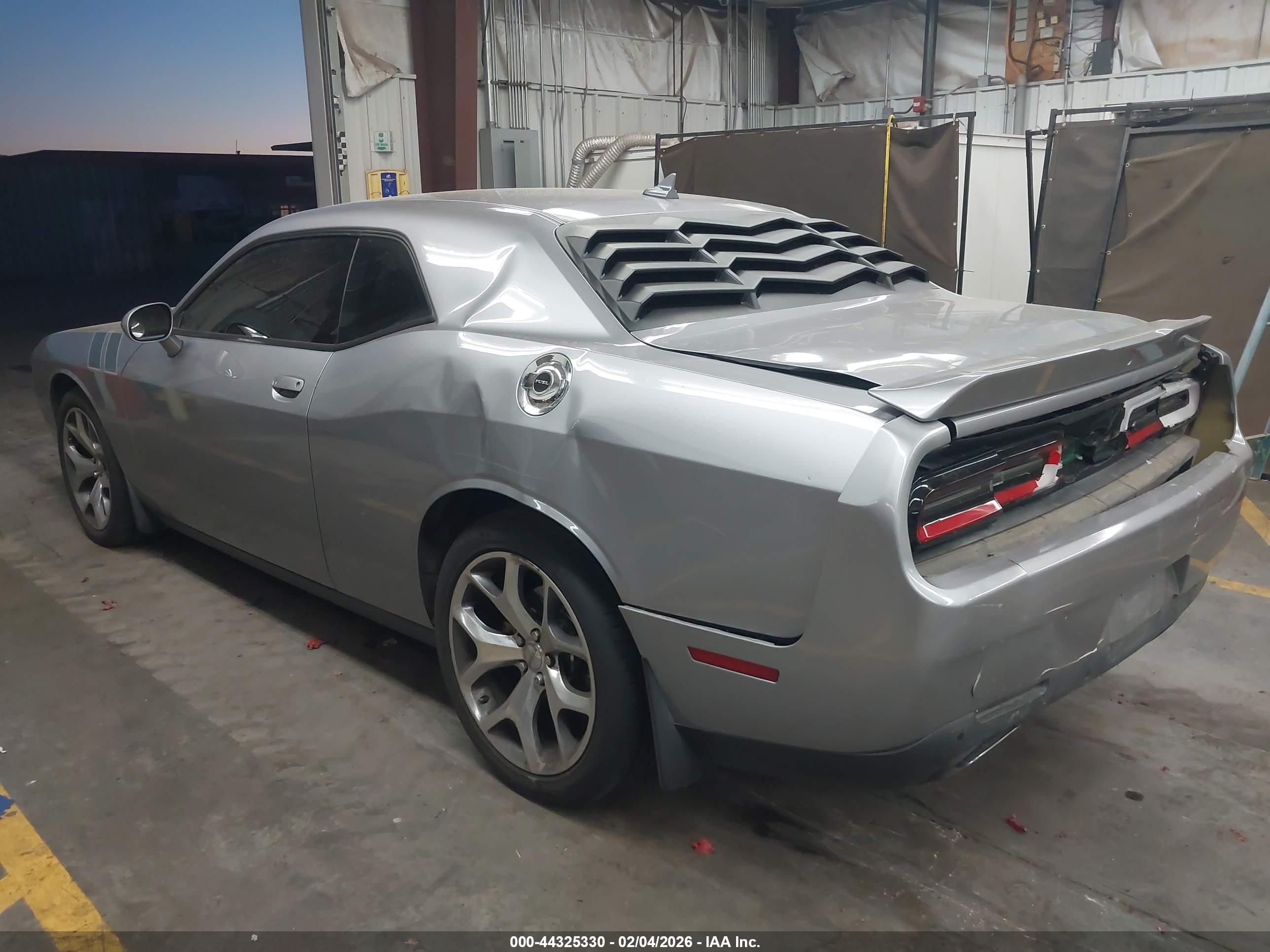 DODGE CHALLENGER image 3