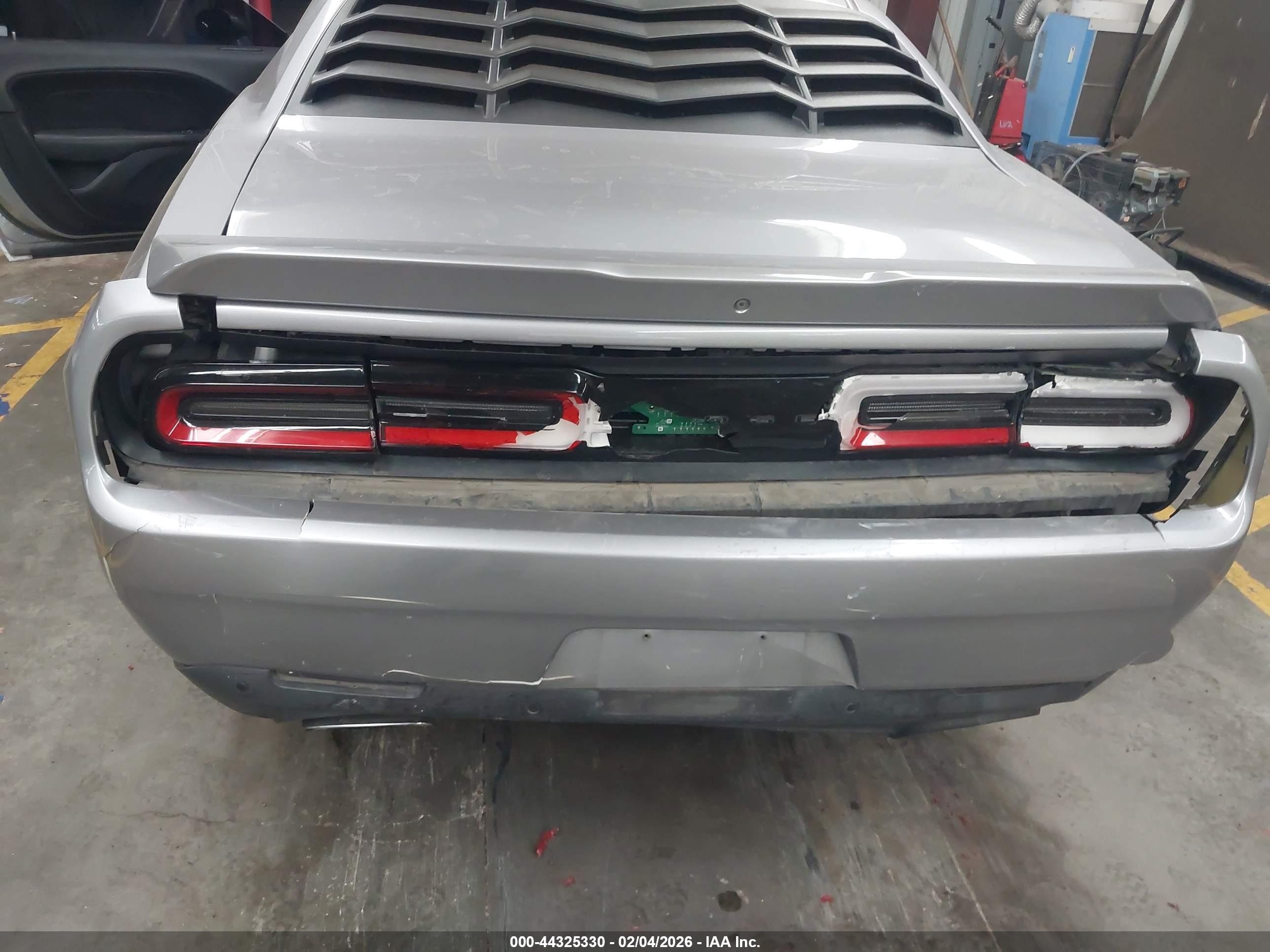DODGE CHALLENGER image 6
