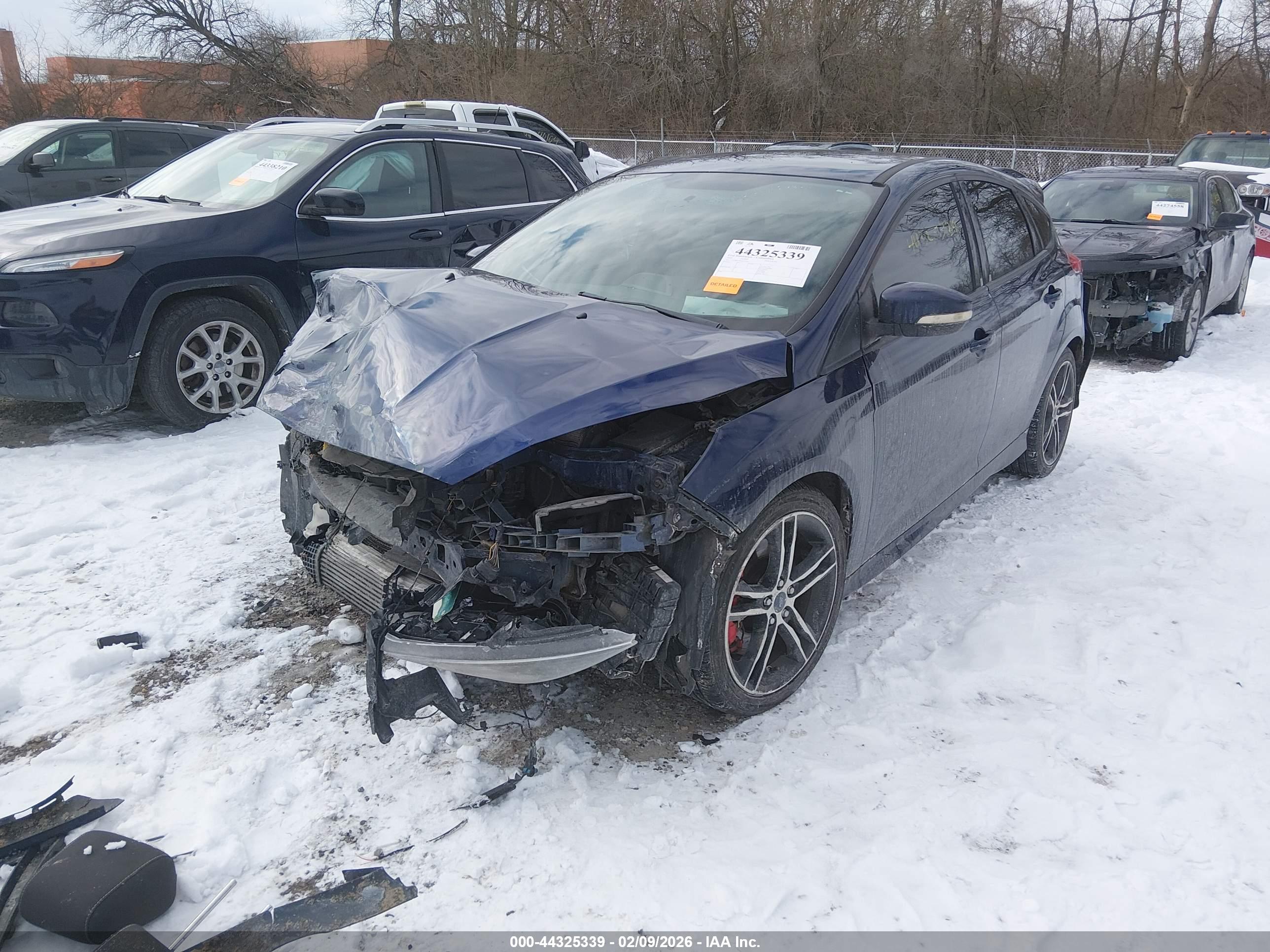 FORD FOCUS image 2