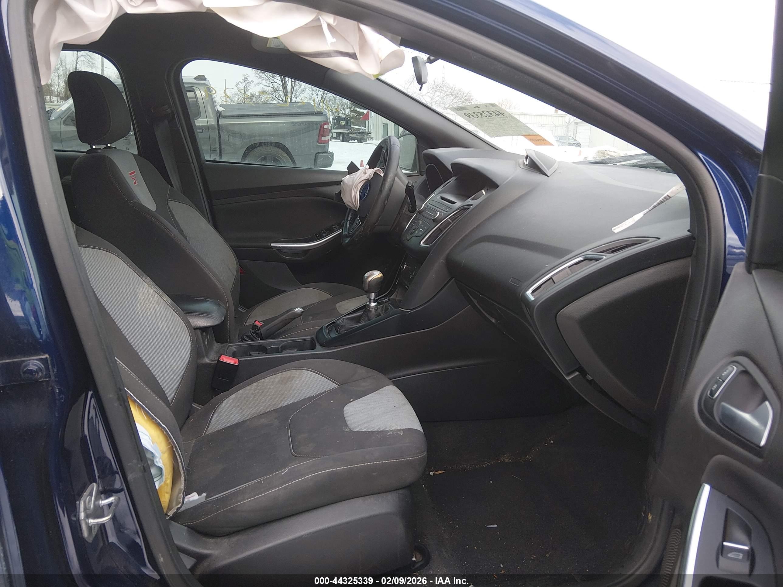 FORD FOCUS image 5