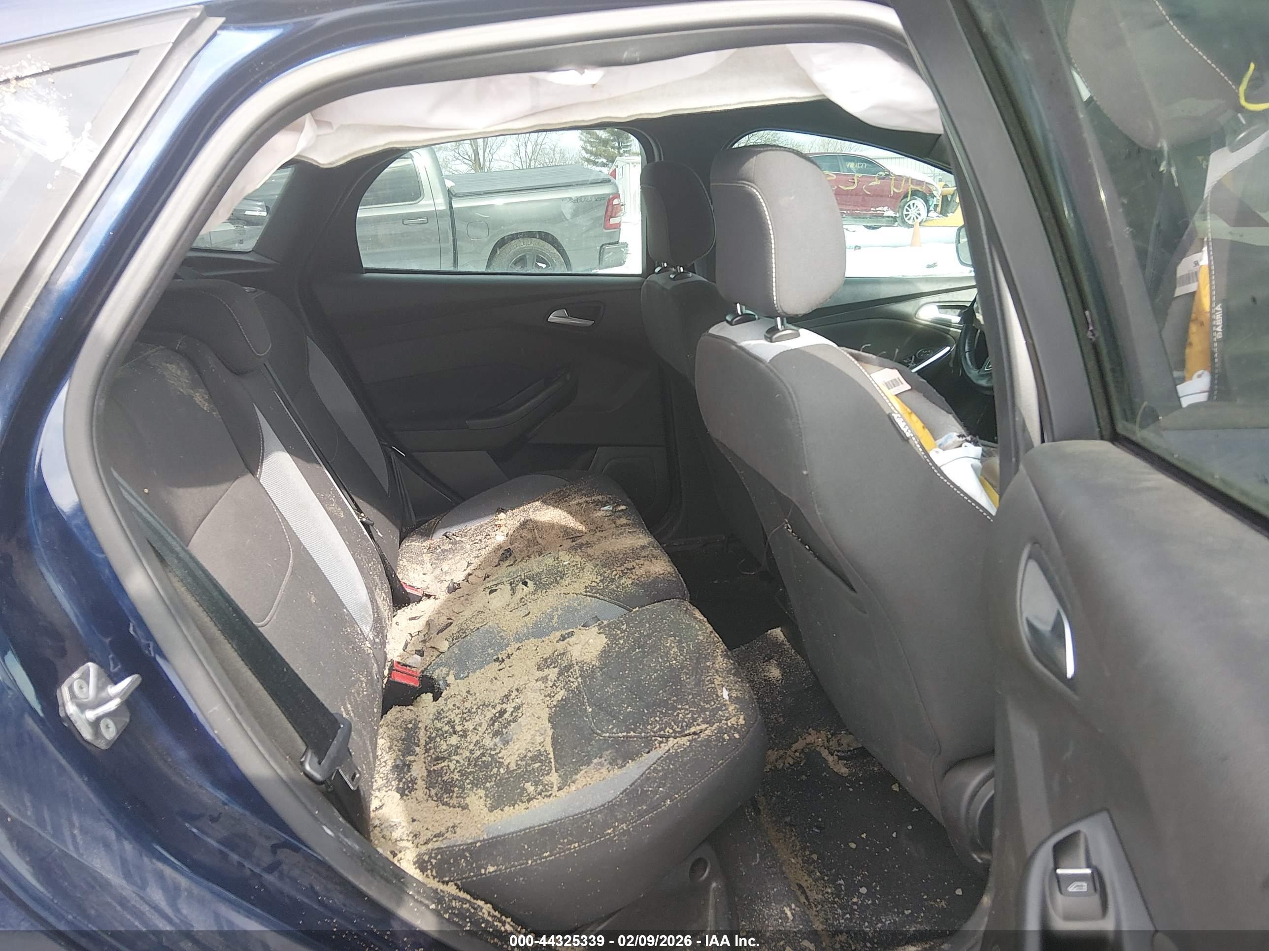 FORD FOCUS image 8