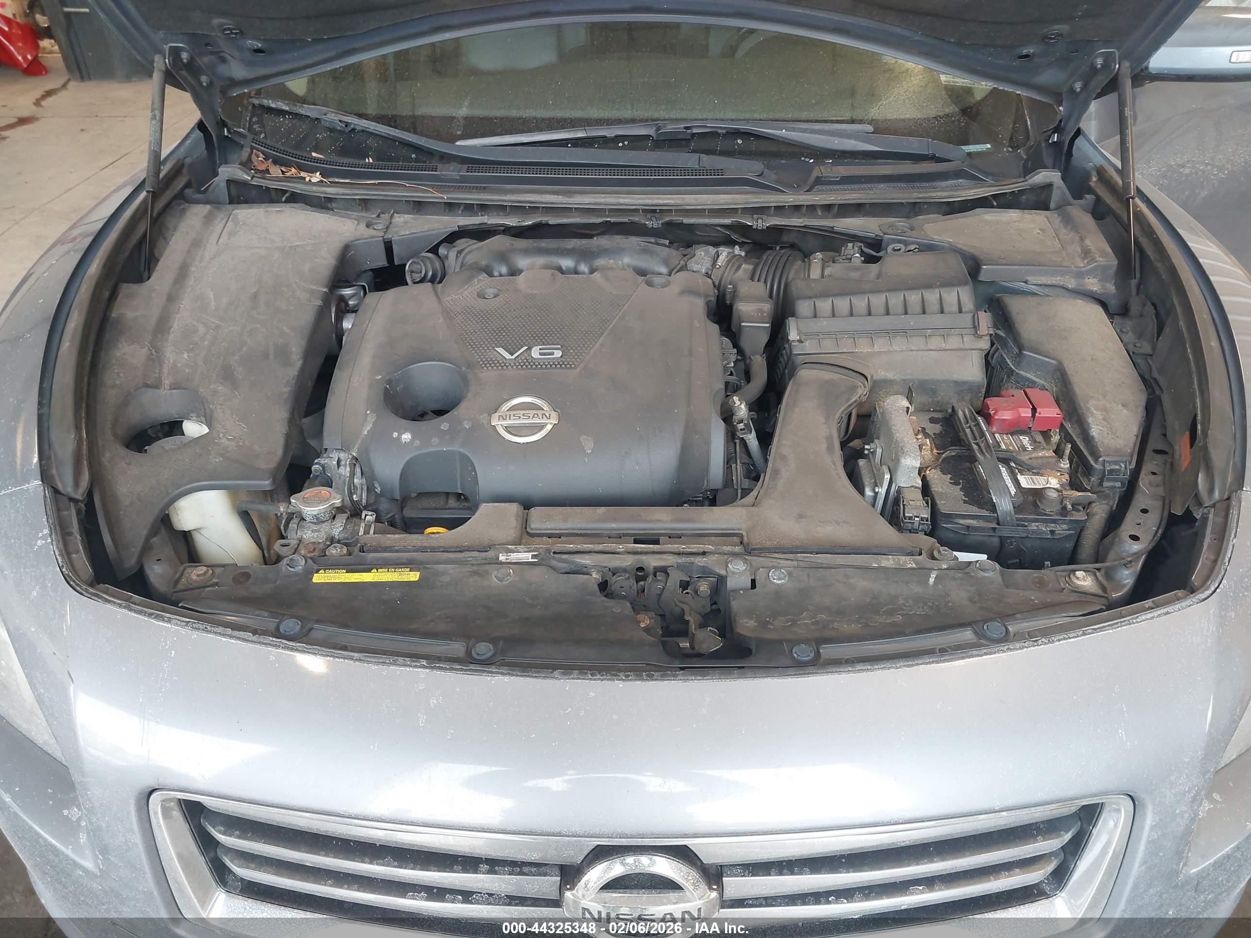 NISSAN MAXIMA image 10