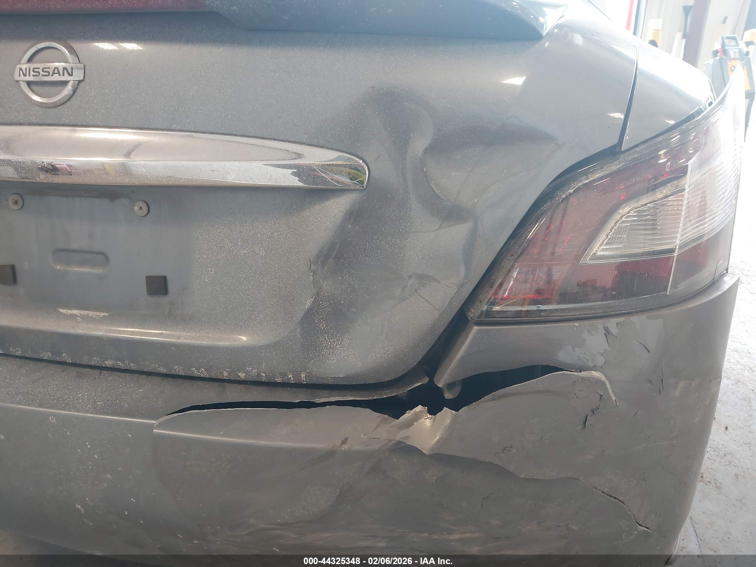 NISSAN MAXIMA image 6