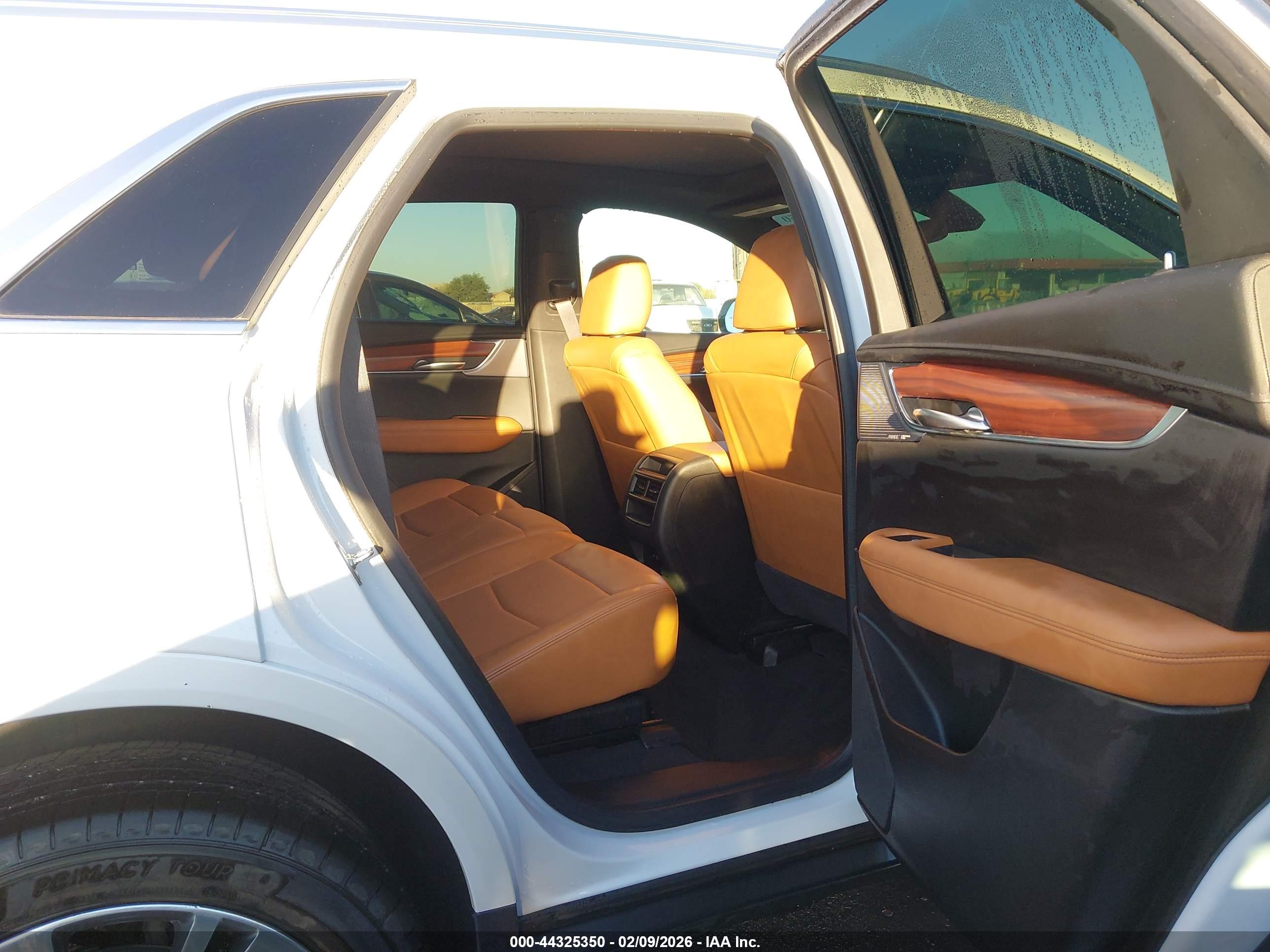 CADILLAC XT5 image 8