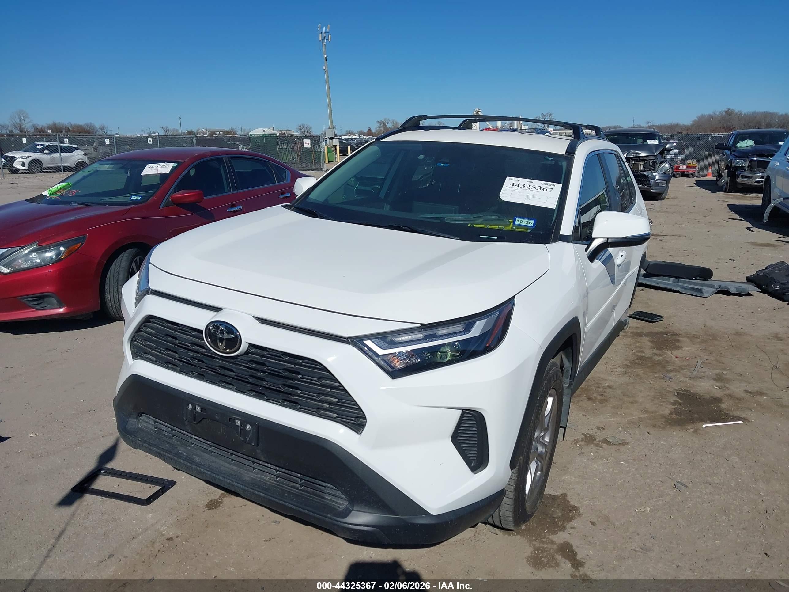 TOYOTA RAV4 image 2