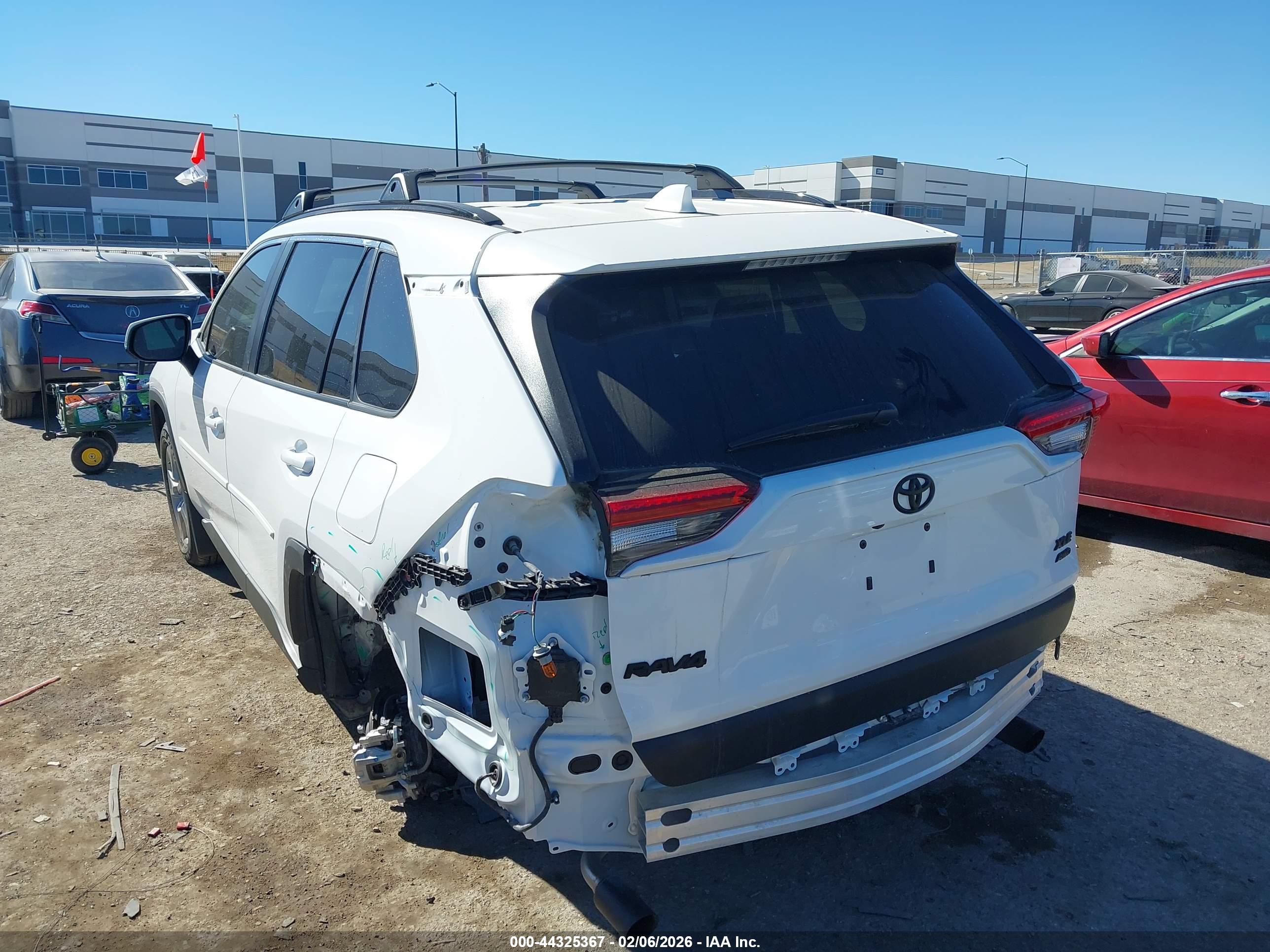 TOYOTA RAV4 image 3