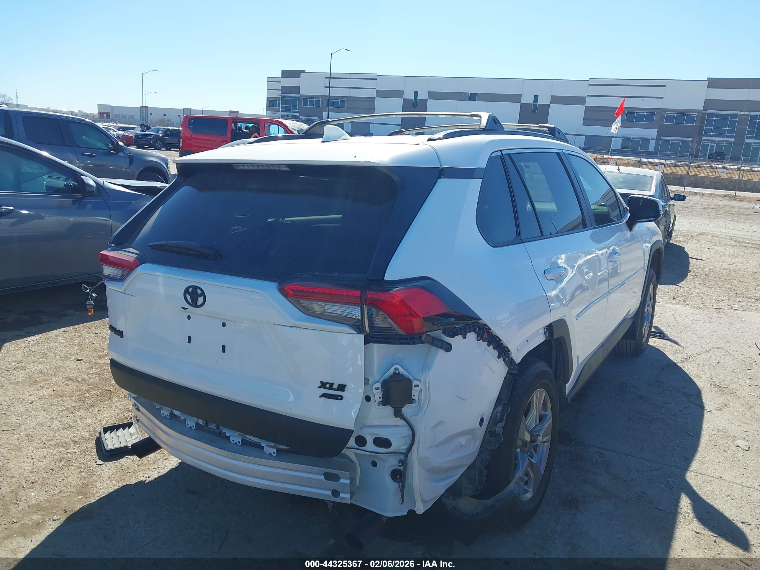 TOYOTA RAV4 image 4