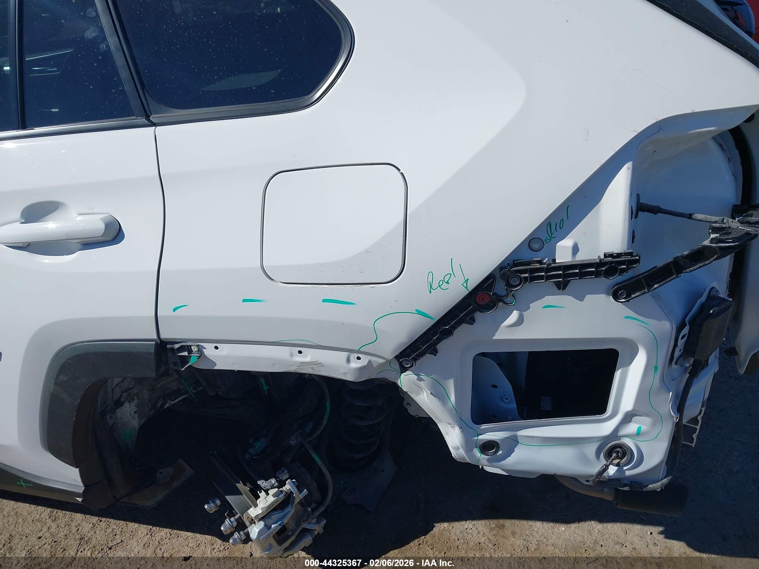 TOYOTA RAV4 image 6
