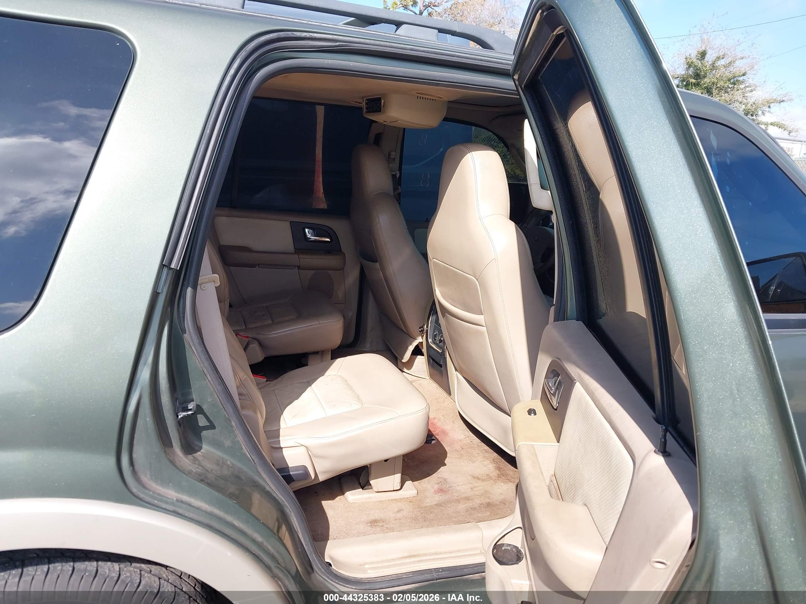 FORD EXPEDITION image 8