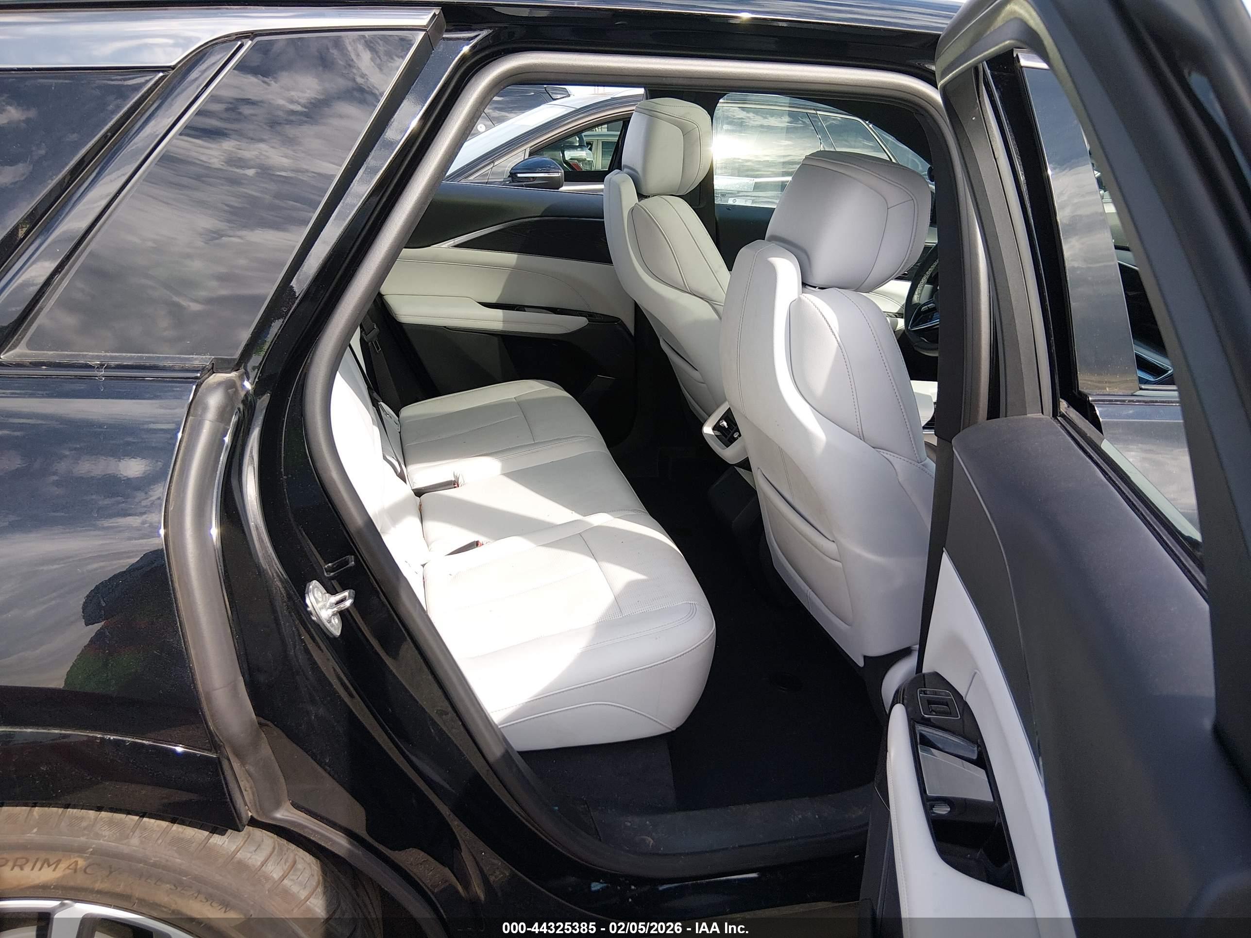 CADILLAC LYRIQ image 8