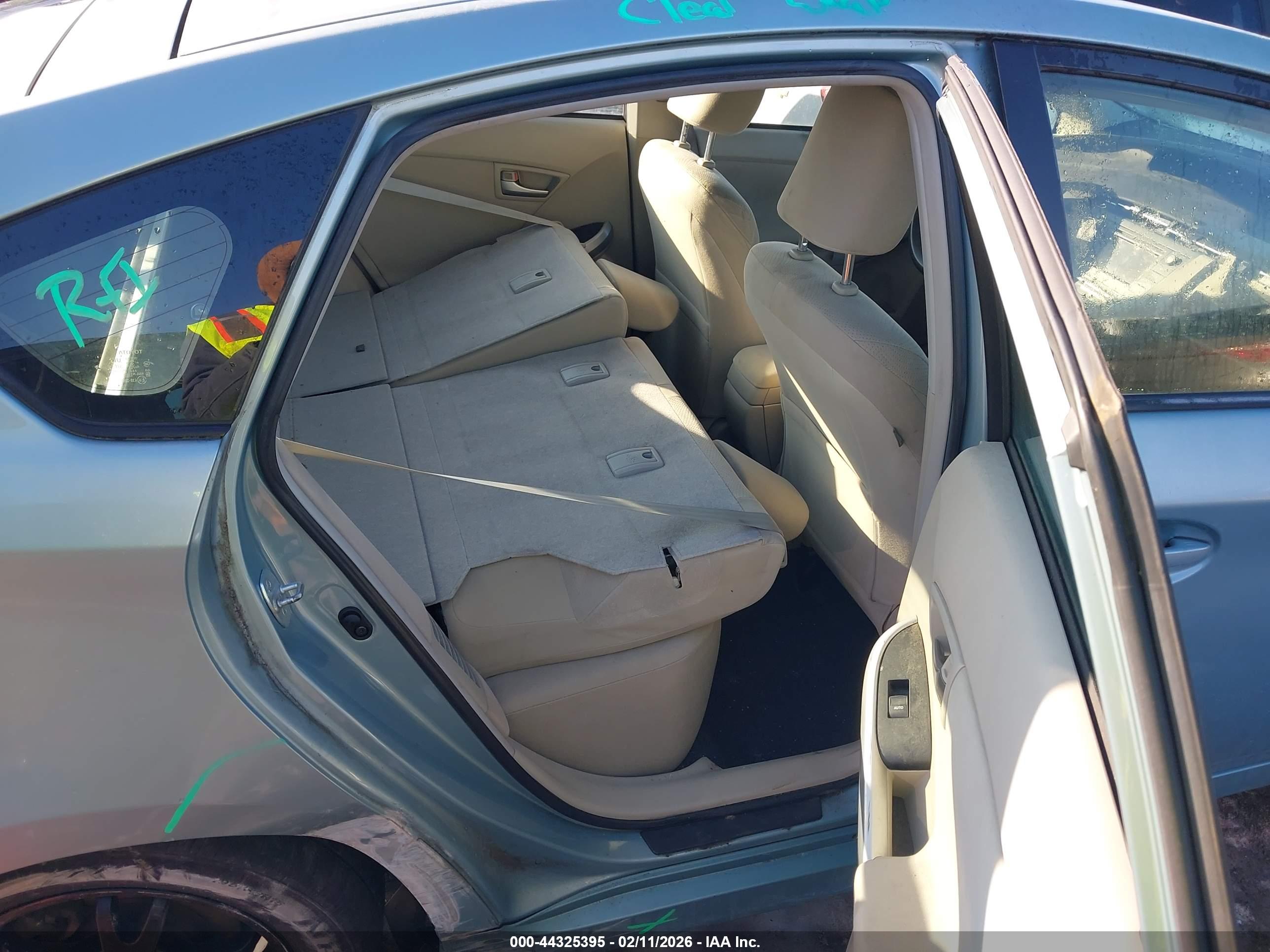 TOYOTA PRIUS image 8