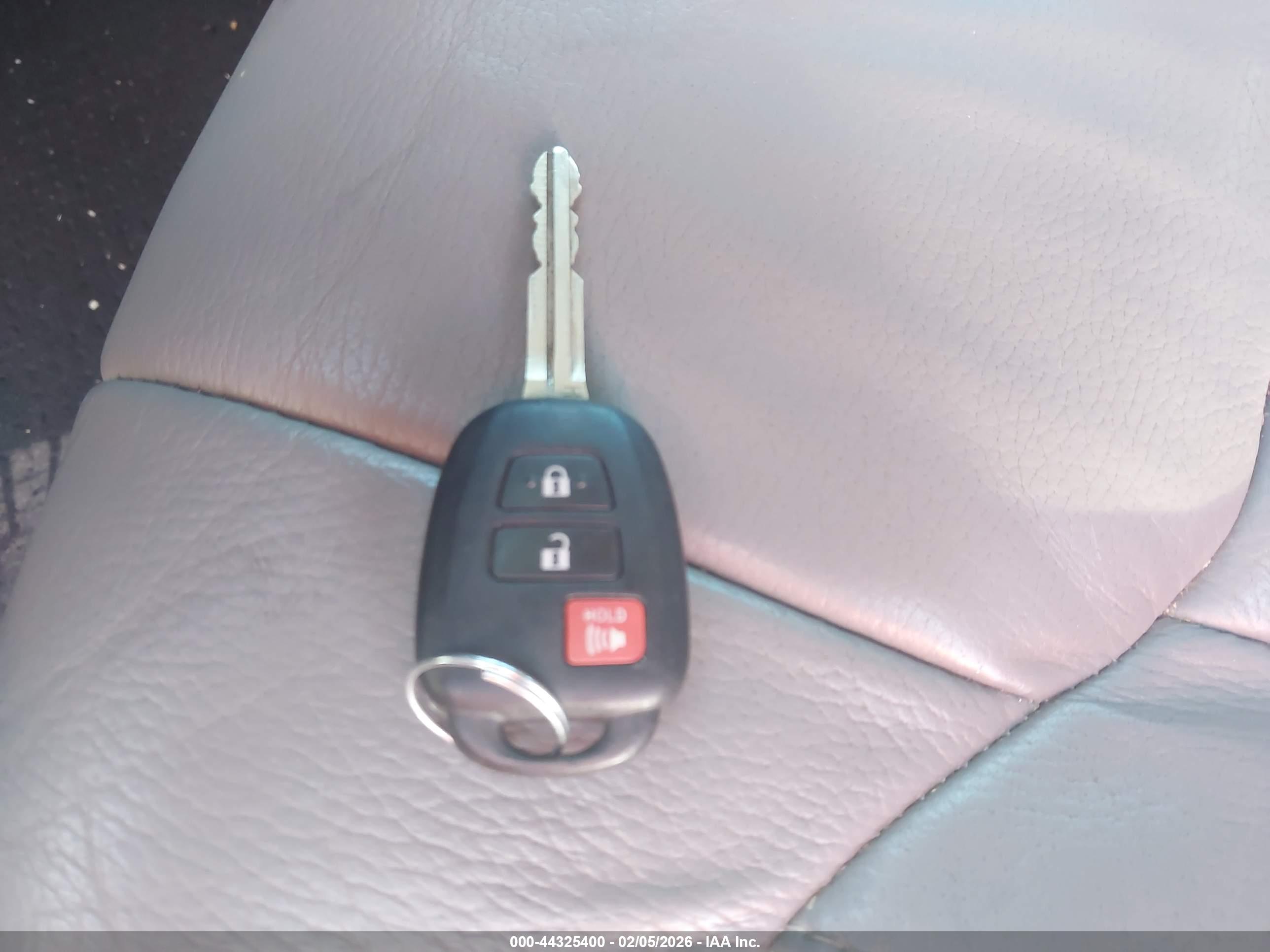 TOYOTA TUNDRA image 11