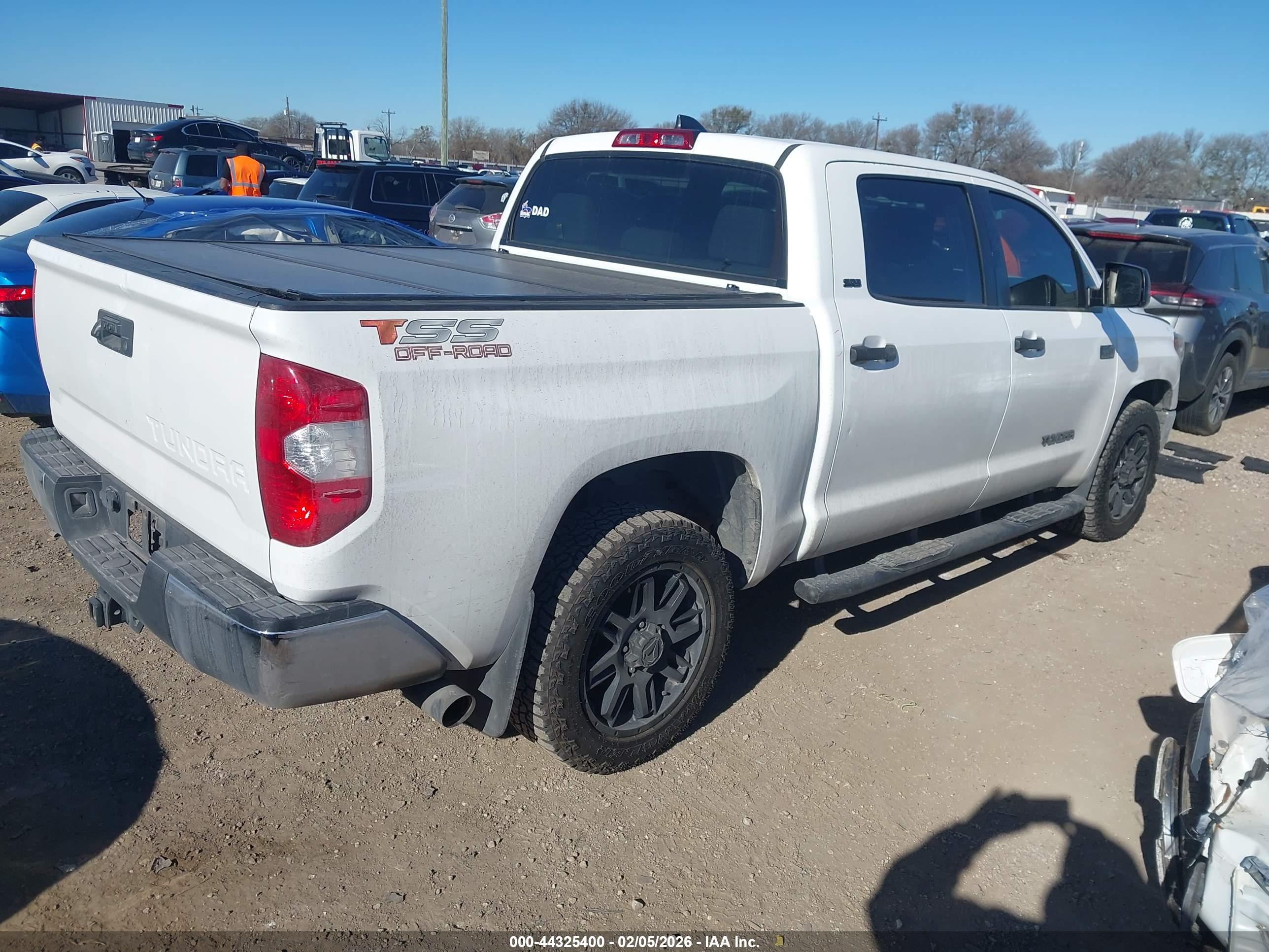 TOYOTA TUNDRA image 4