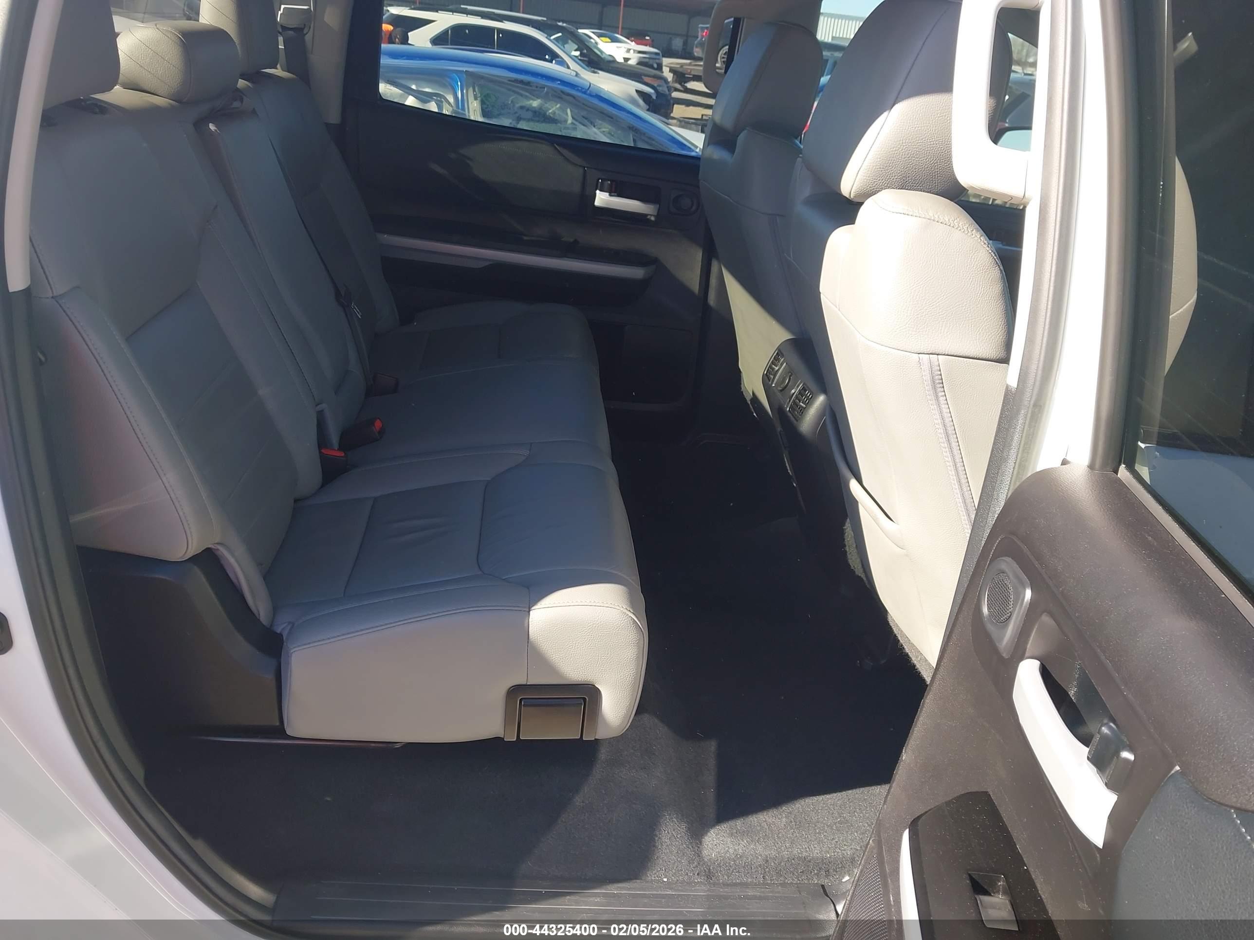 TOYOTA TUNDRA image 8
