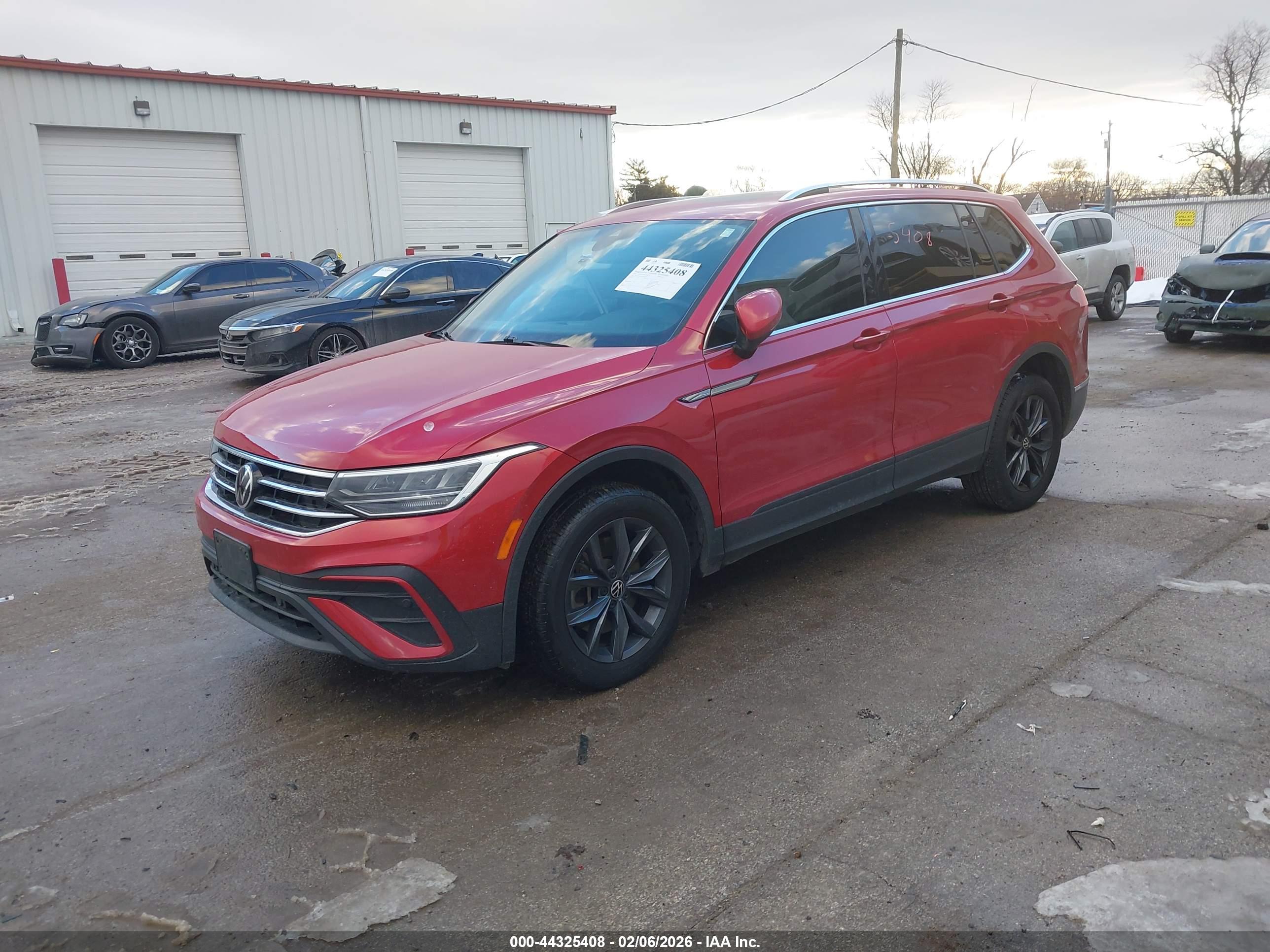VOLKSWAGEN TIGUAN image 2