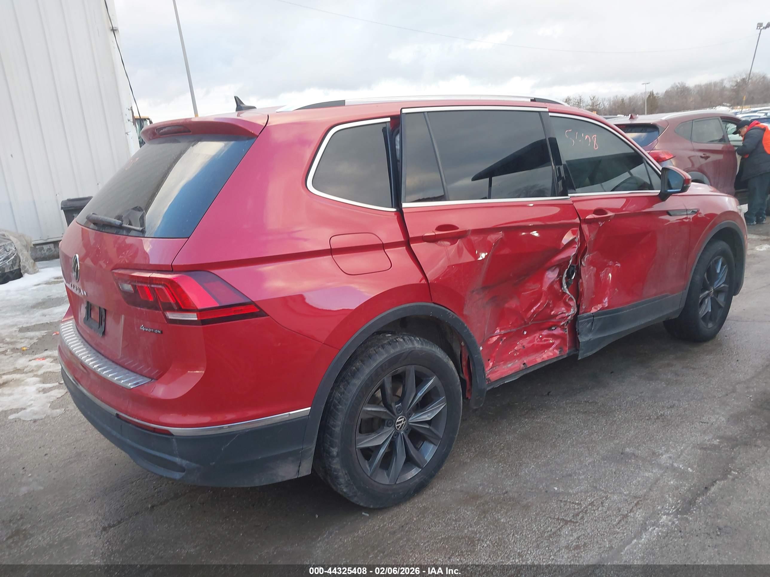 VOLKSWAGEN TIGUAN image 4