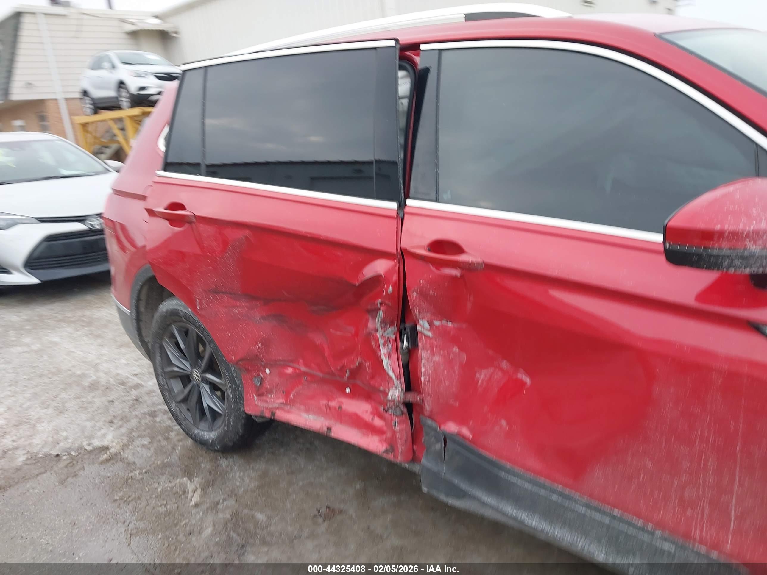 VOLKSWAGEN TIGUAN image 6