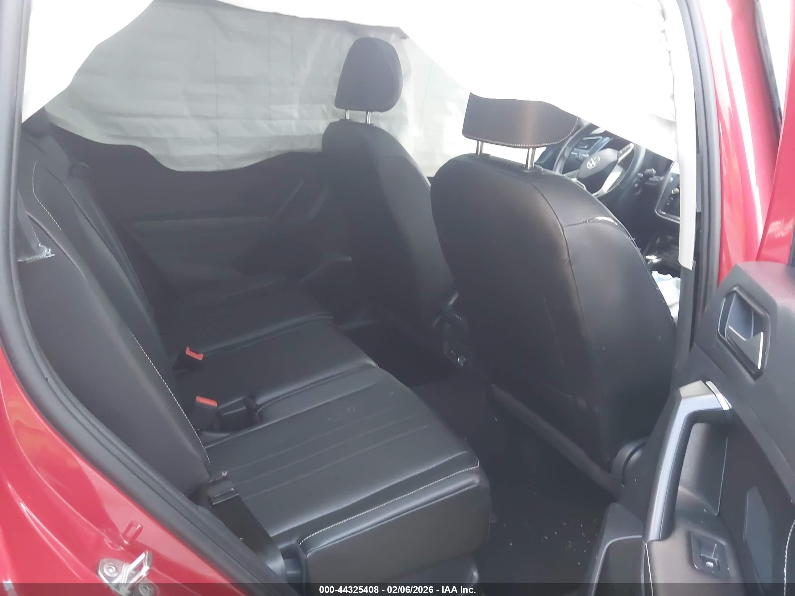 VOLKSWAGEN TIGUAN image 8