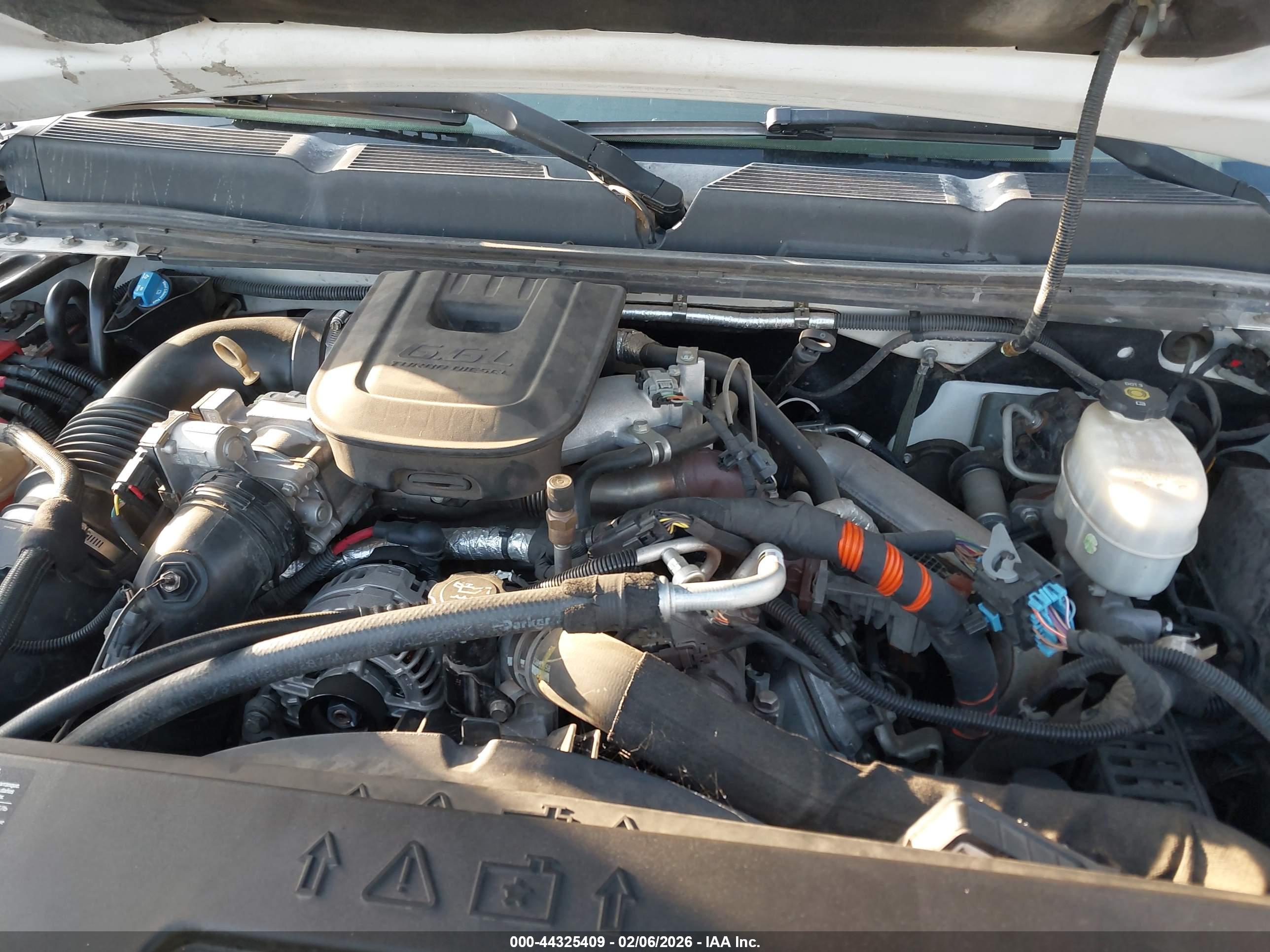 CHEVROLET SILVERADO image 10