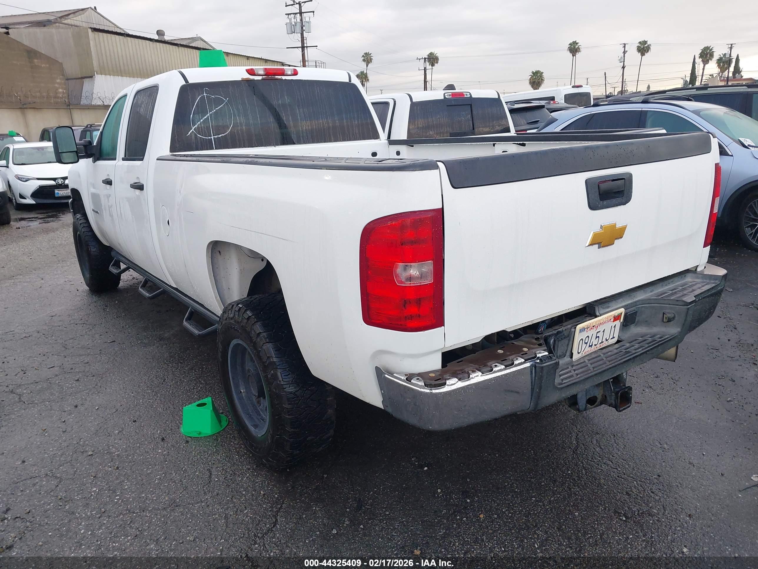 CHEVROLET SILVERADO image 3