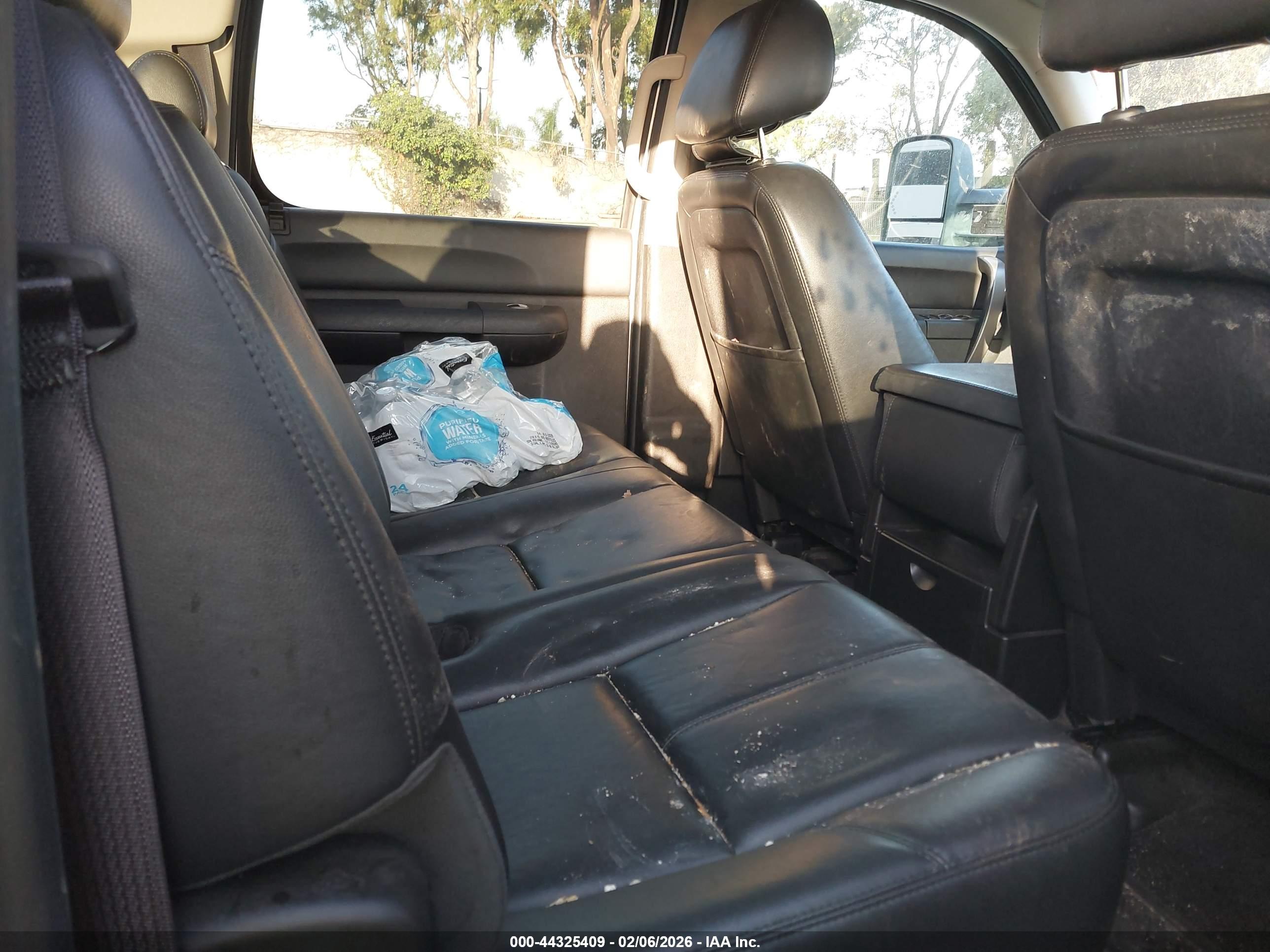 CHEVROLET SILVERADO image 8