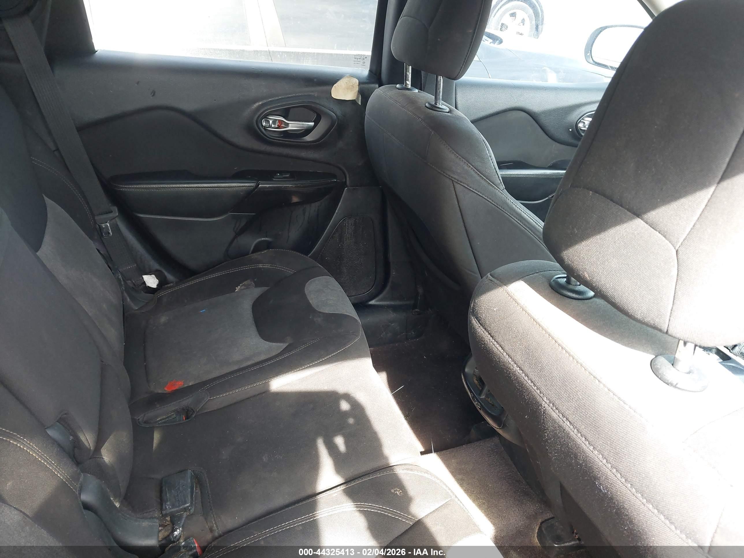 JEEP CHEROKEE image 8