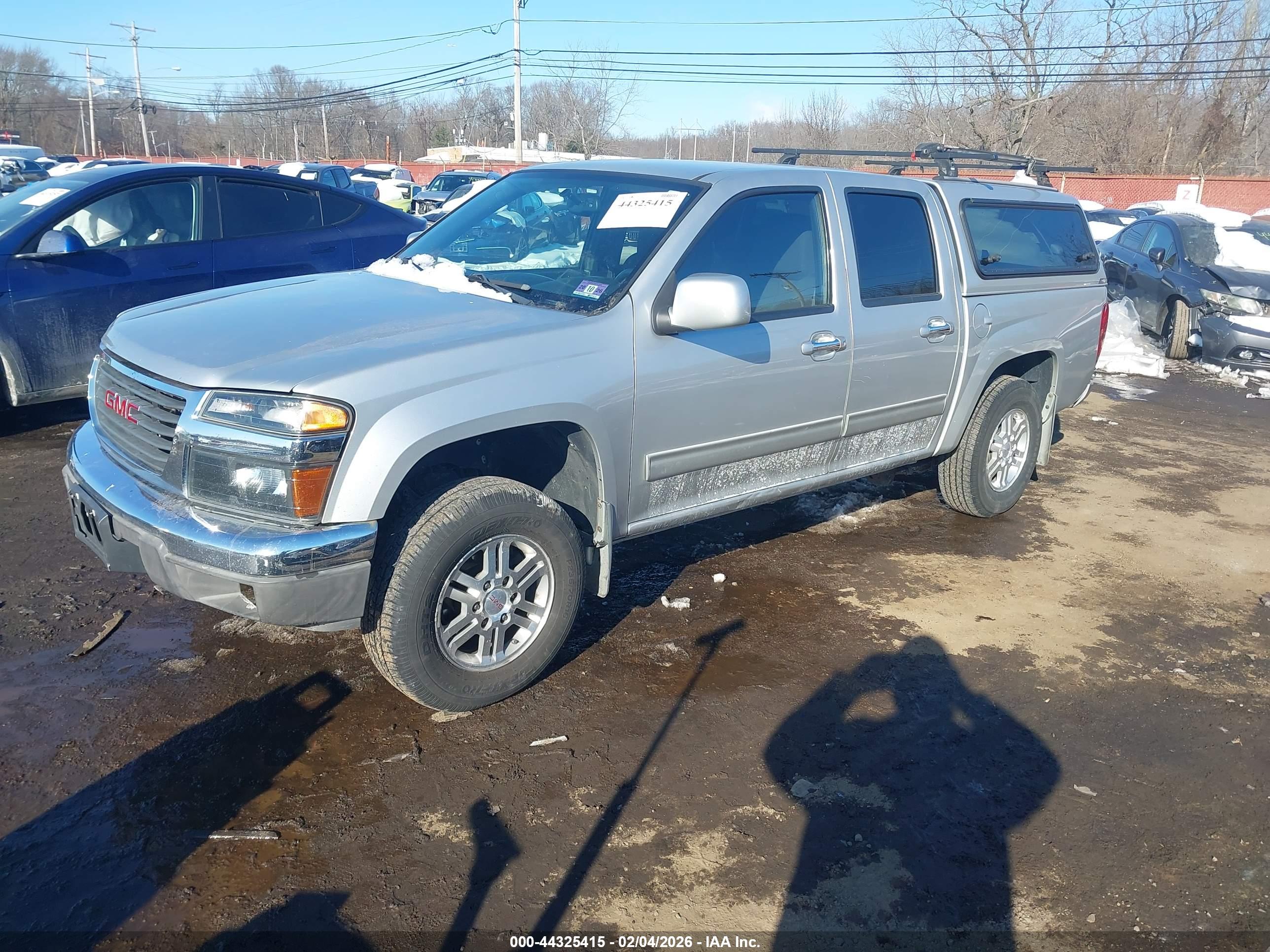 GMC CANYON image 2