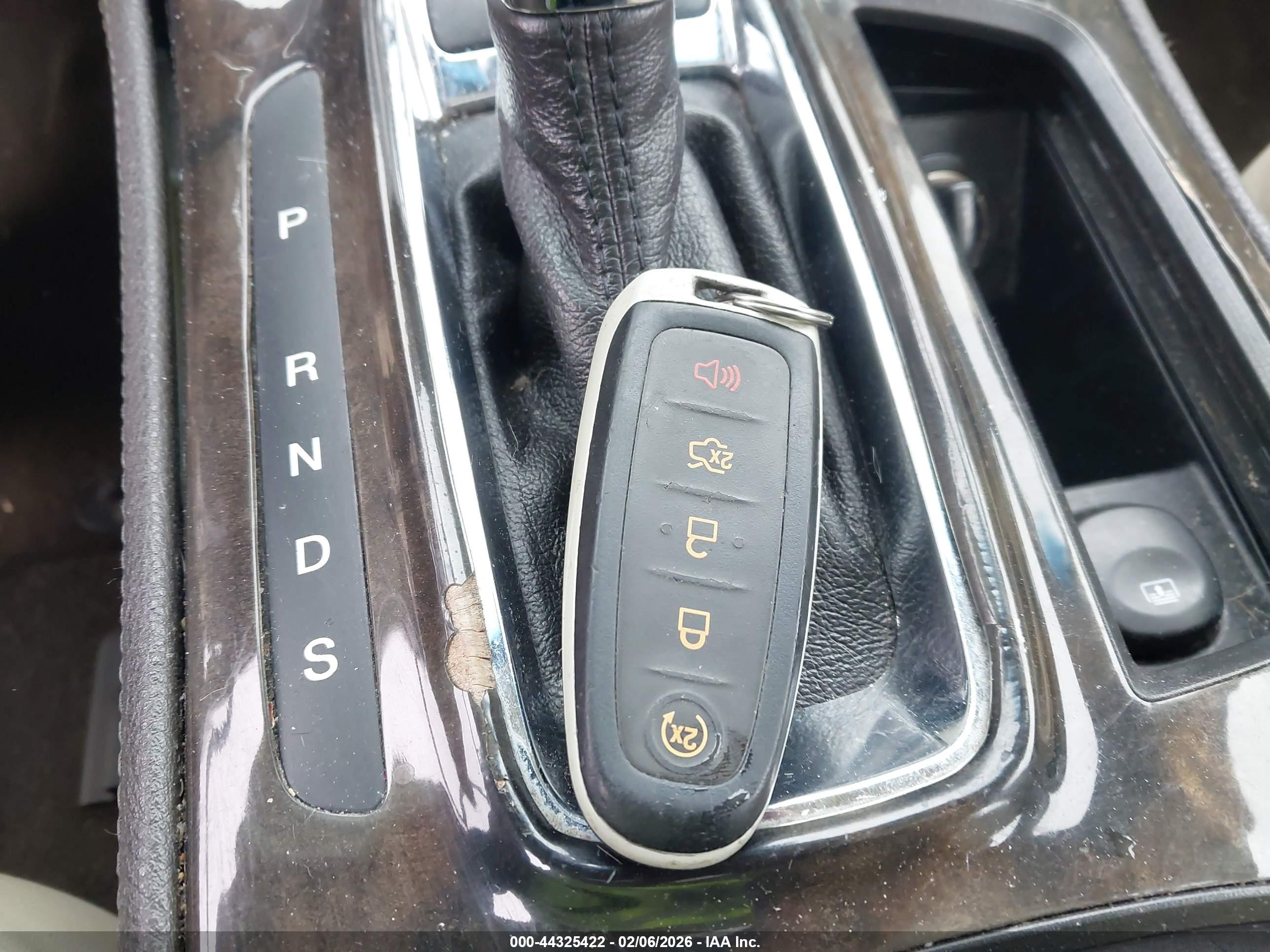 LINCOLN MKS image 11