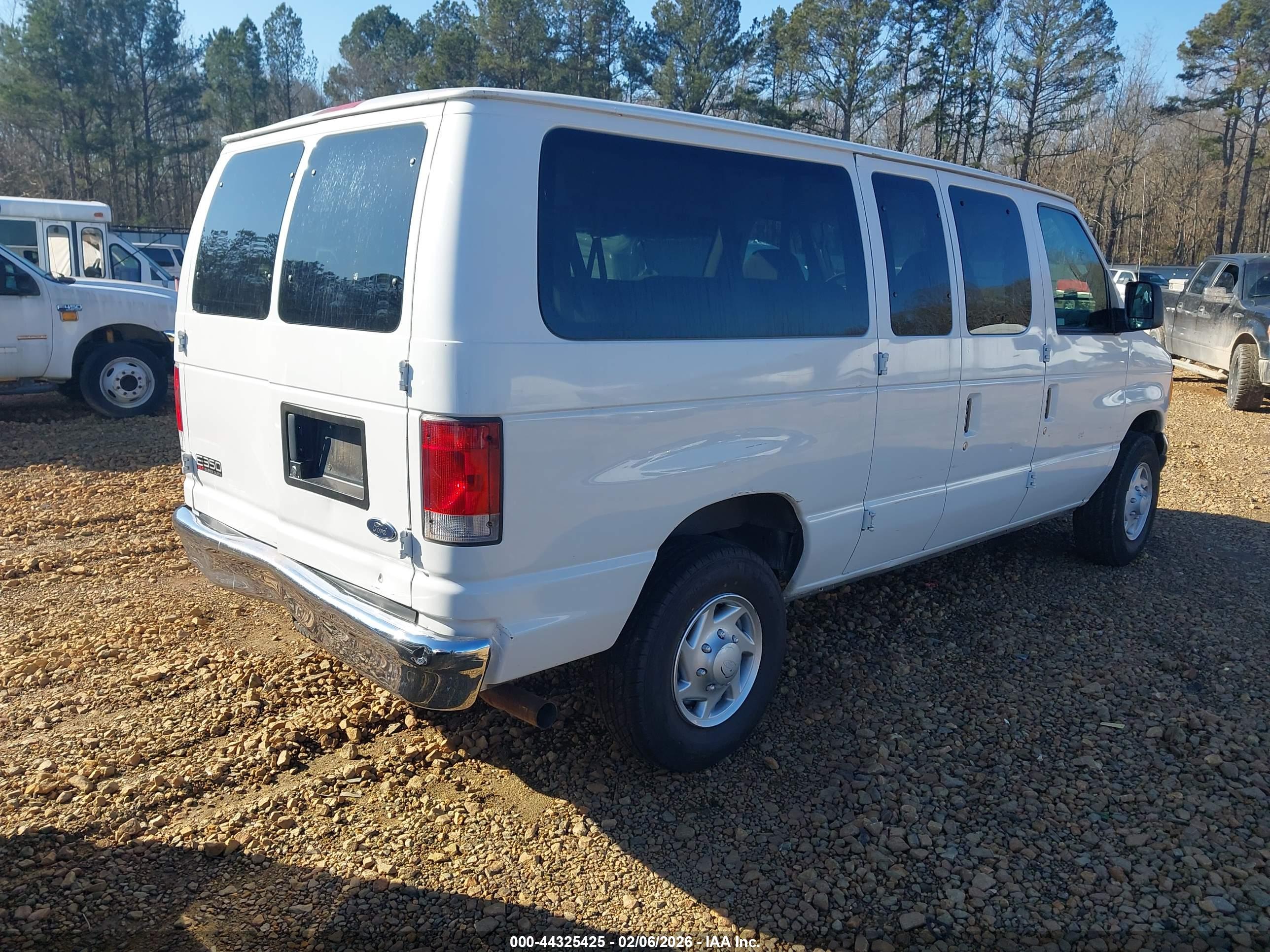 FORD E-350 image 4