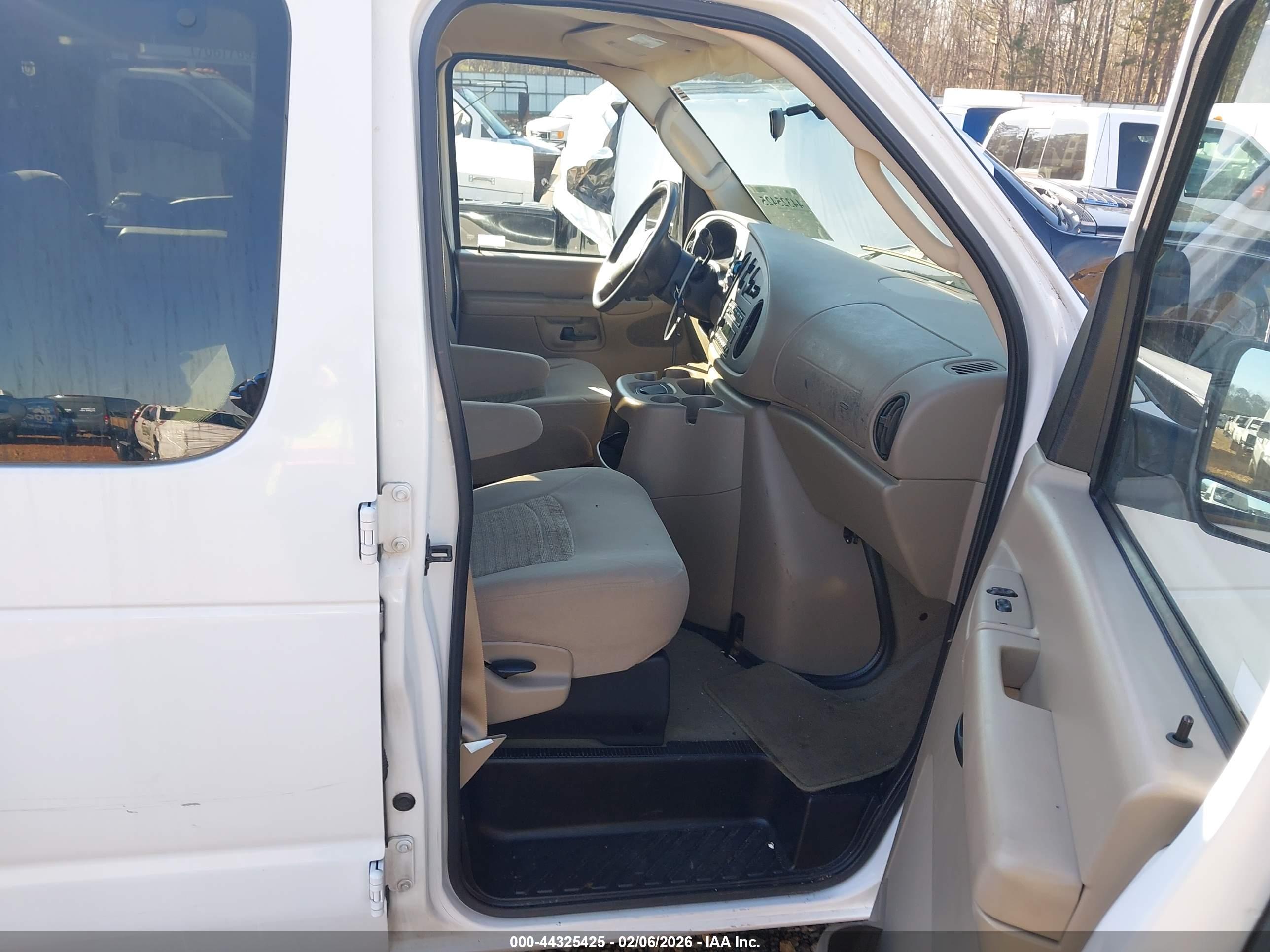 FORD E-350 image 5