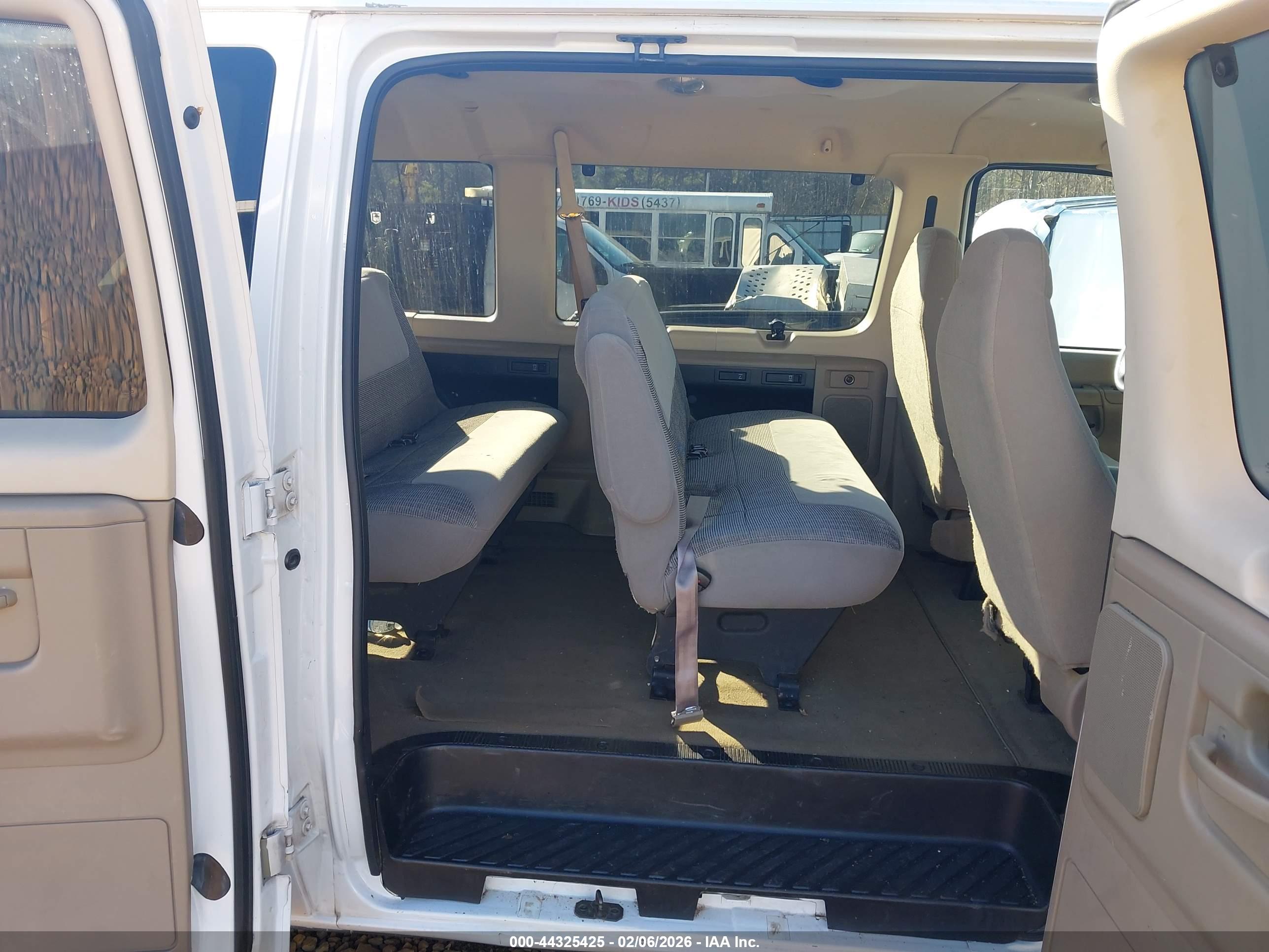 FORD E-350 image 8
