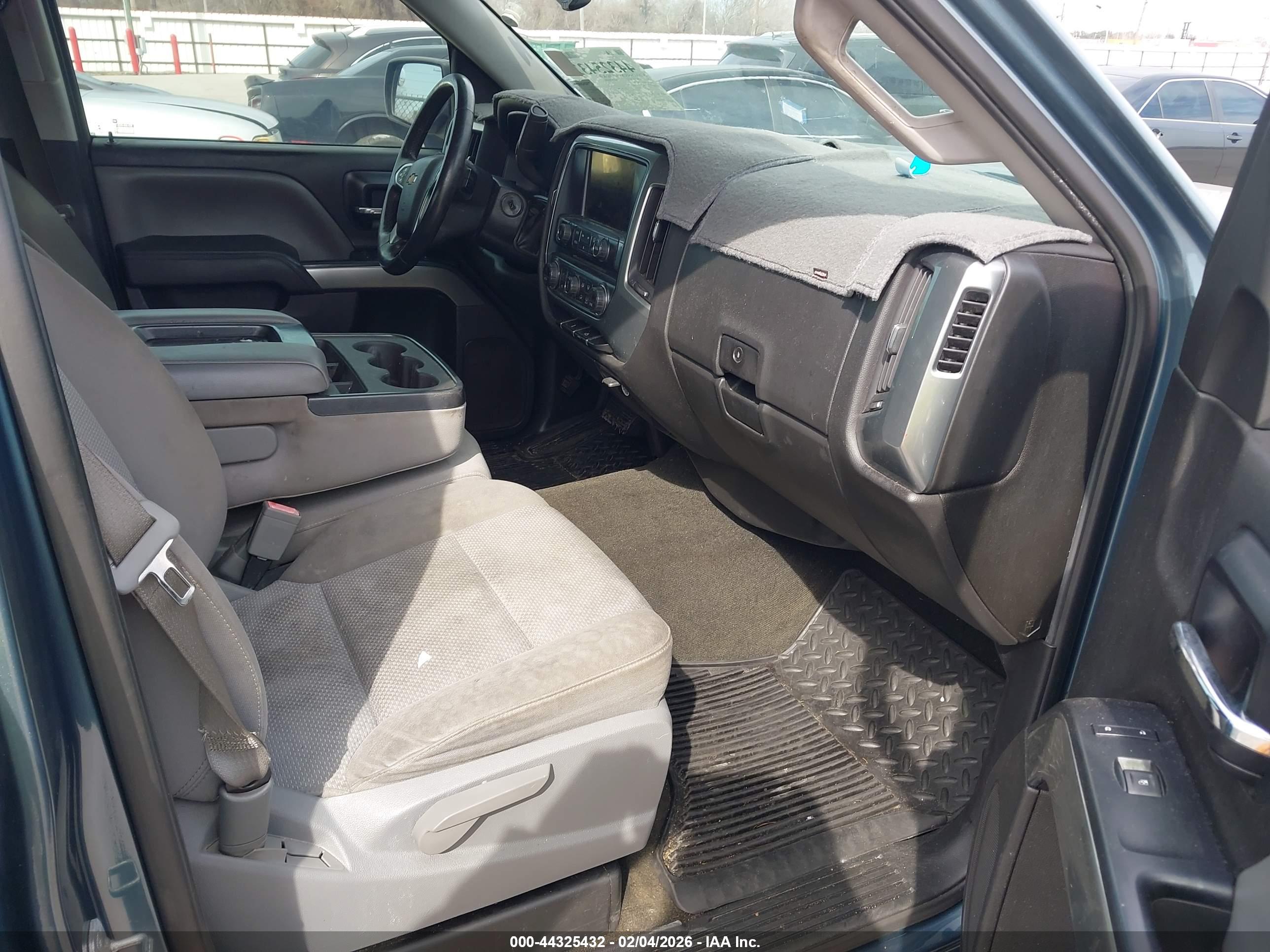 CHEVROLET SILVERADO image 5