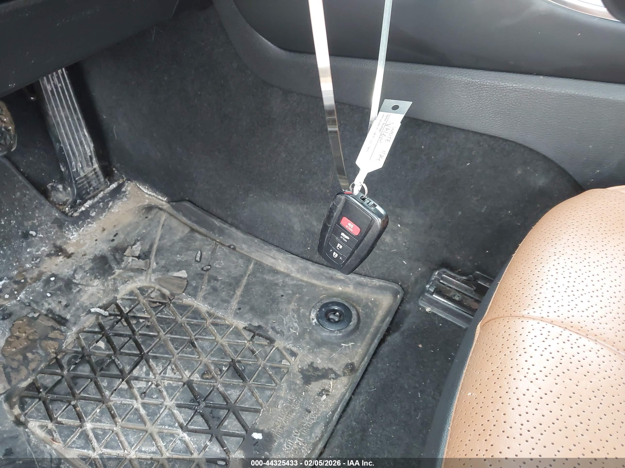 TOYOTA AVALON image 11