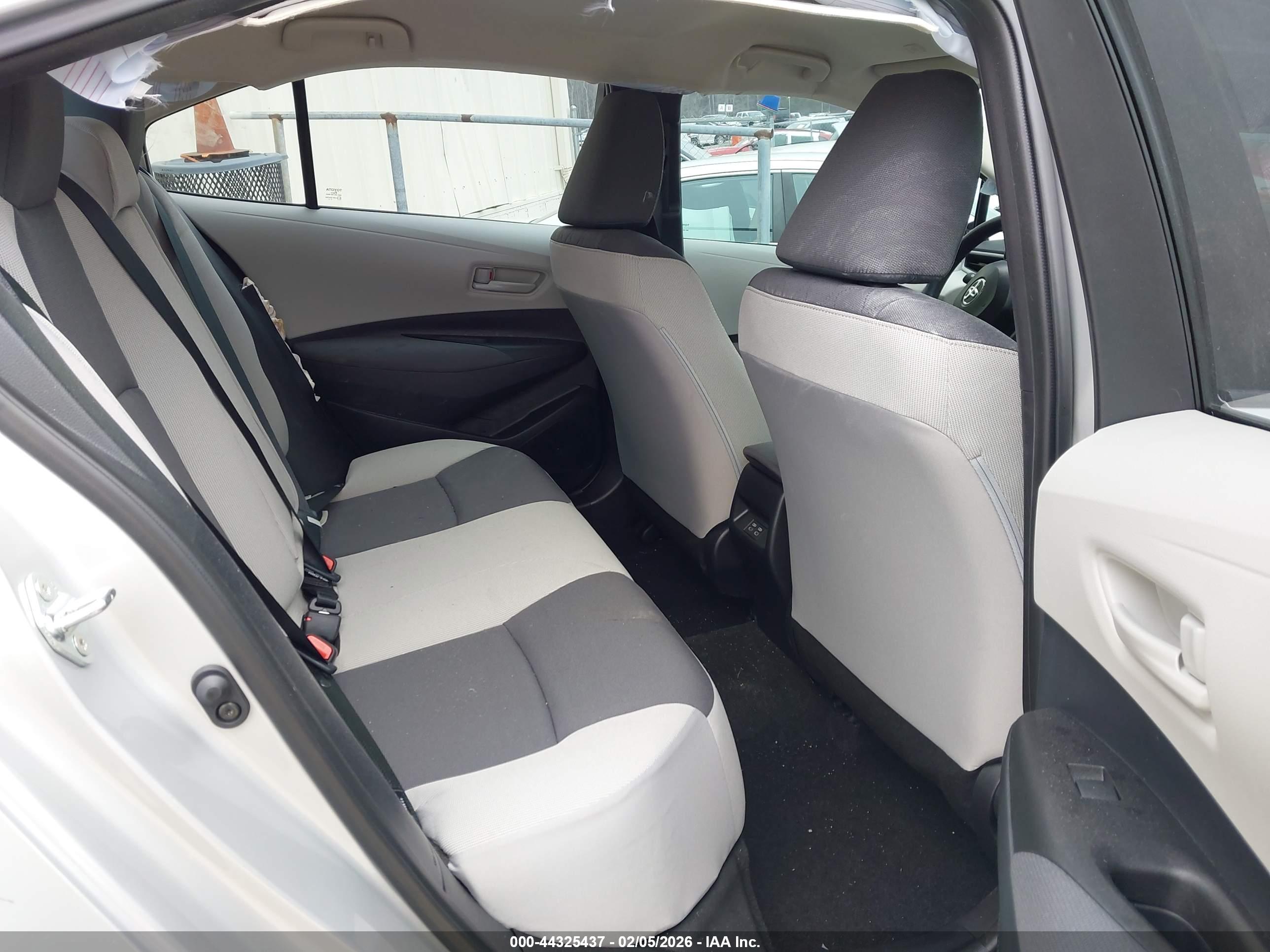 TOYOTA COROLLA image 8