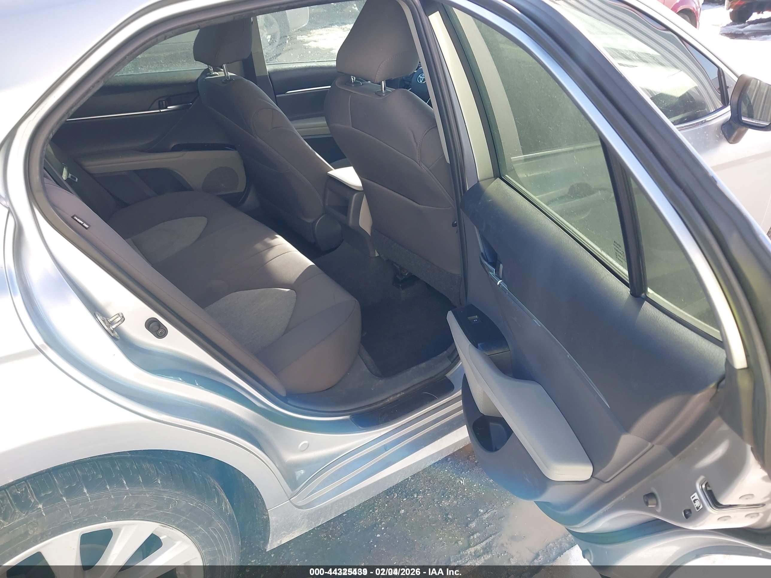 TOYOTA CAMRY image 8