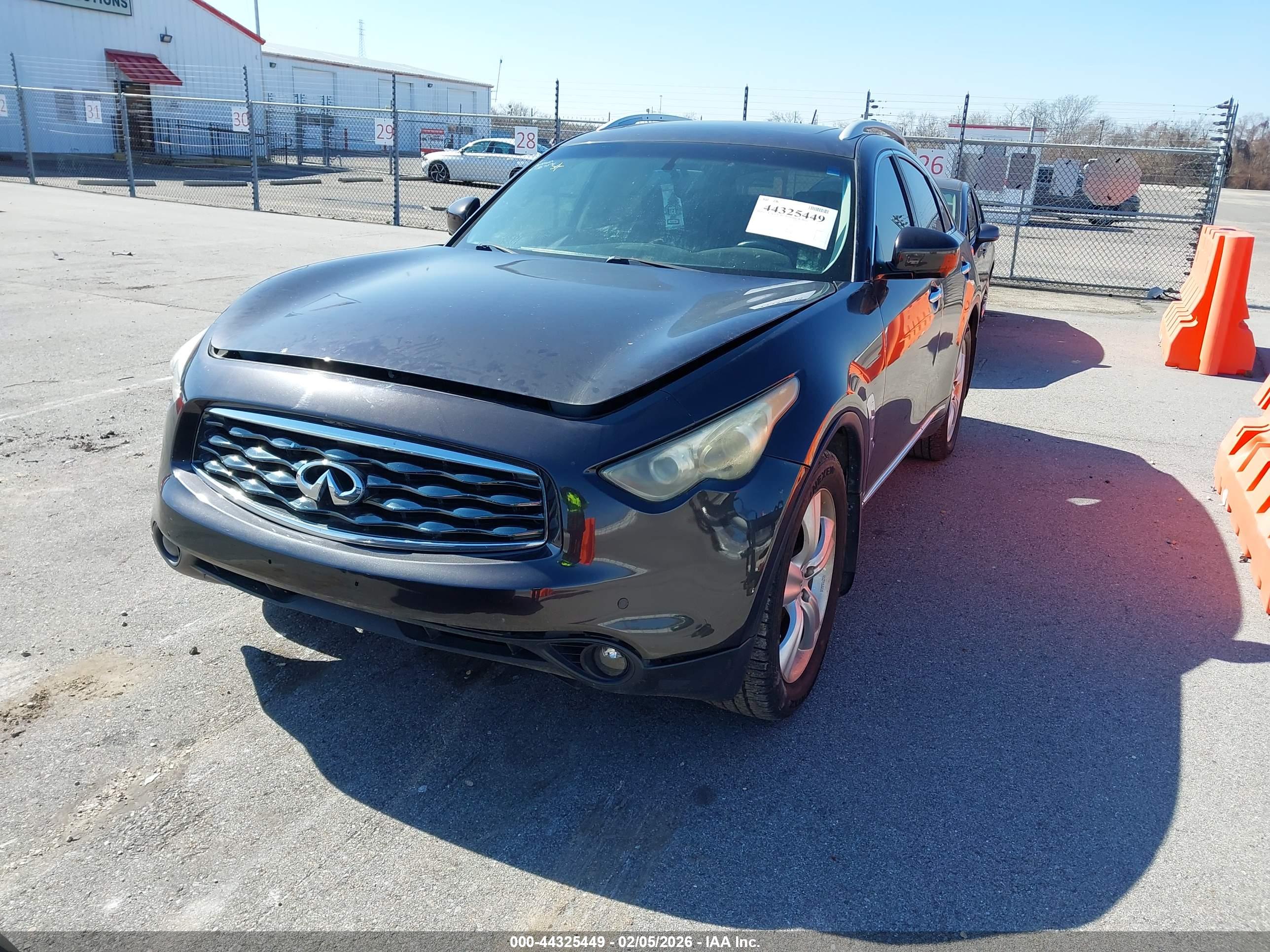INFINITI FX35 image 2