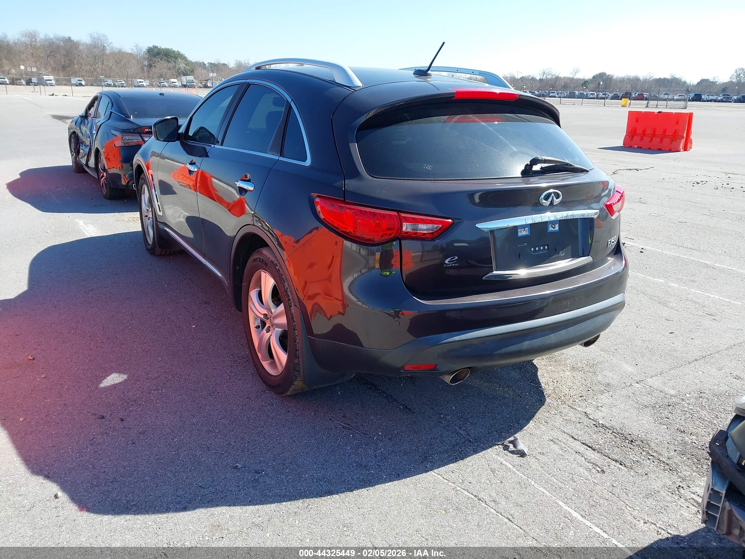 INFINITI FX35 image 3