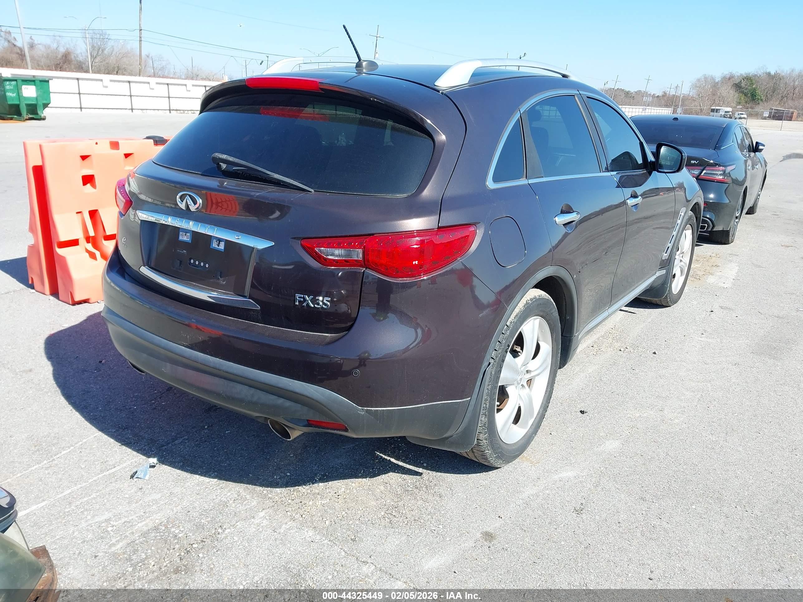 INFINITI FX35 image 4