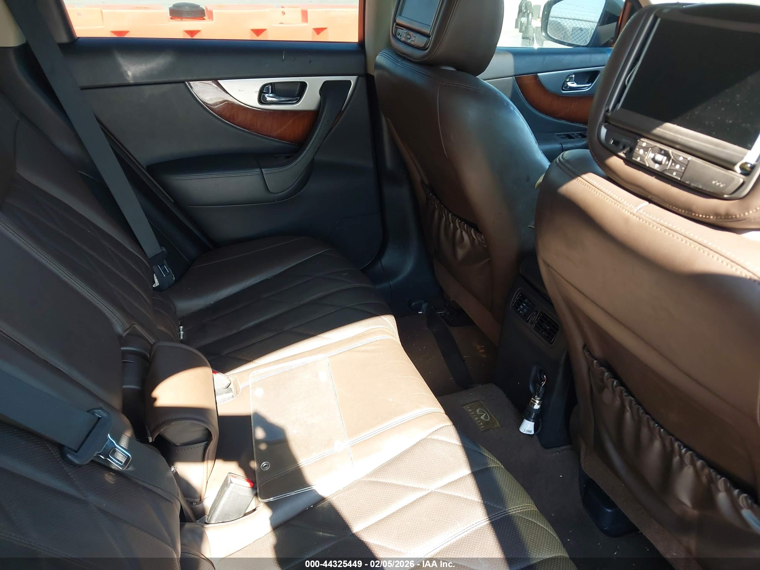INFINITI FX35 image 8