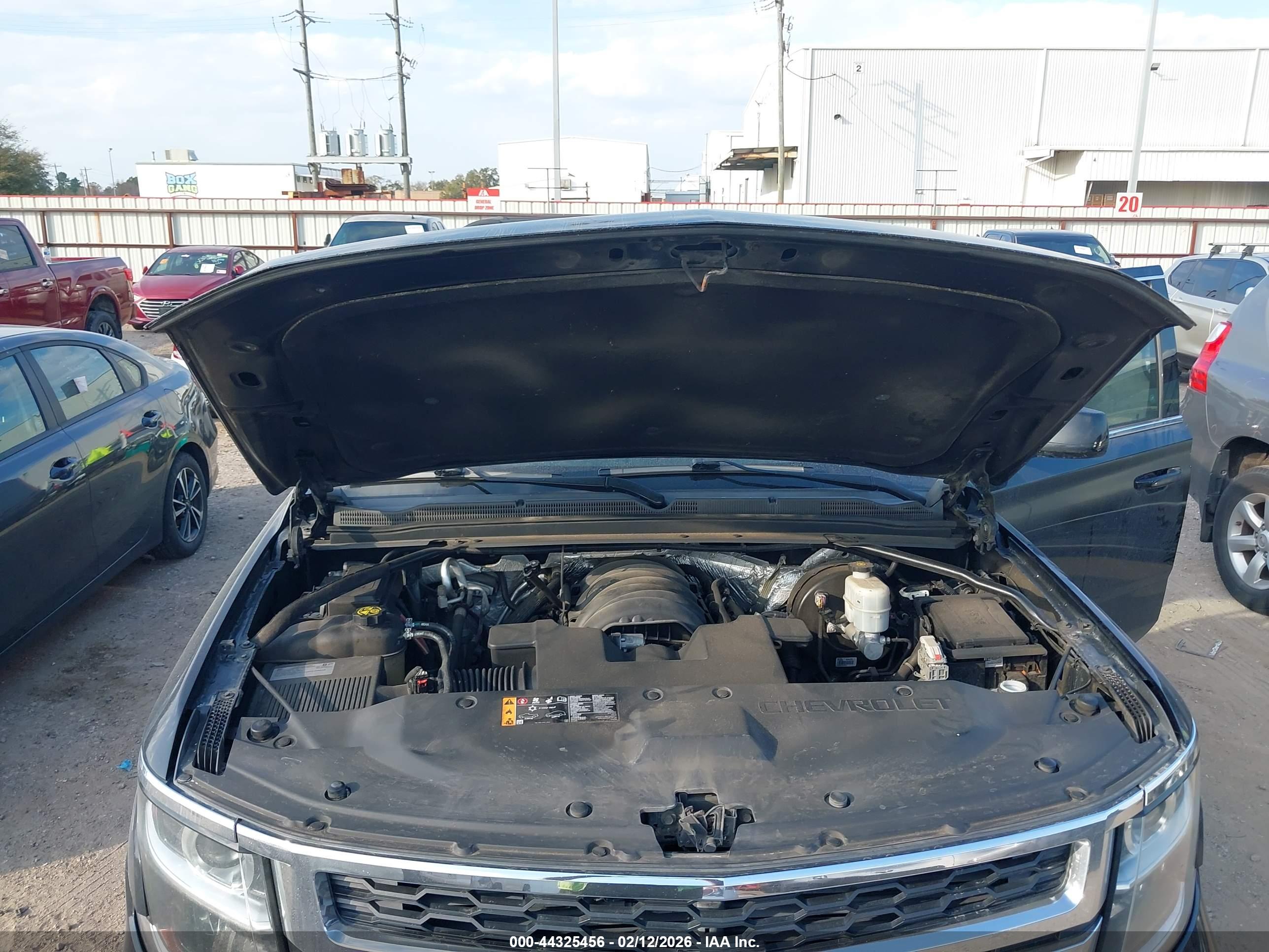 CHEVROLET SUBURBAN image 10