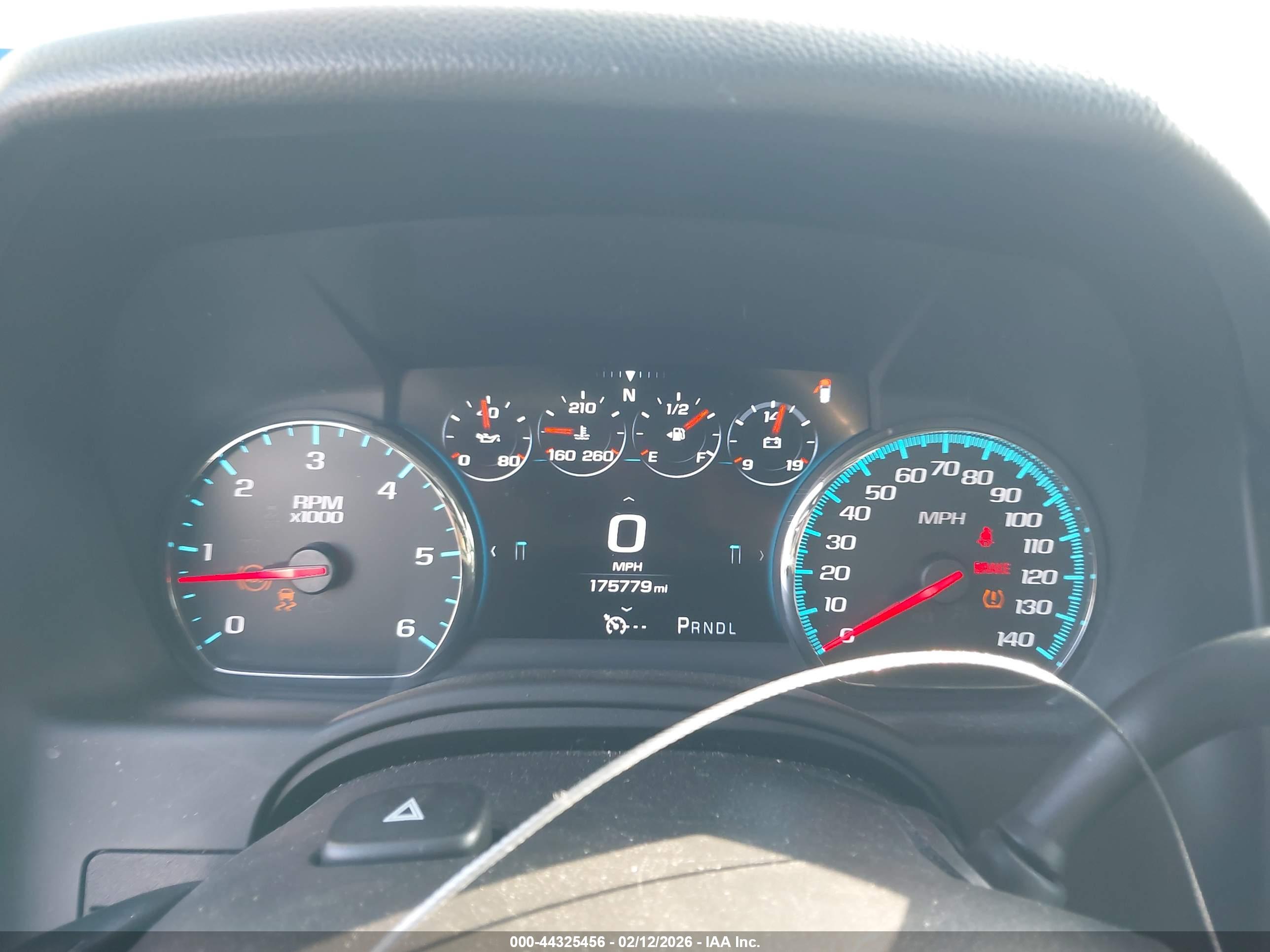 CHEVROLET SUBURBAN image 7
