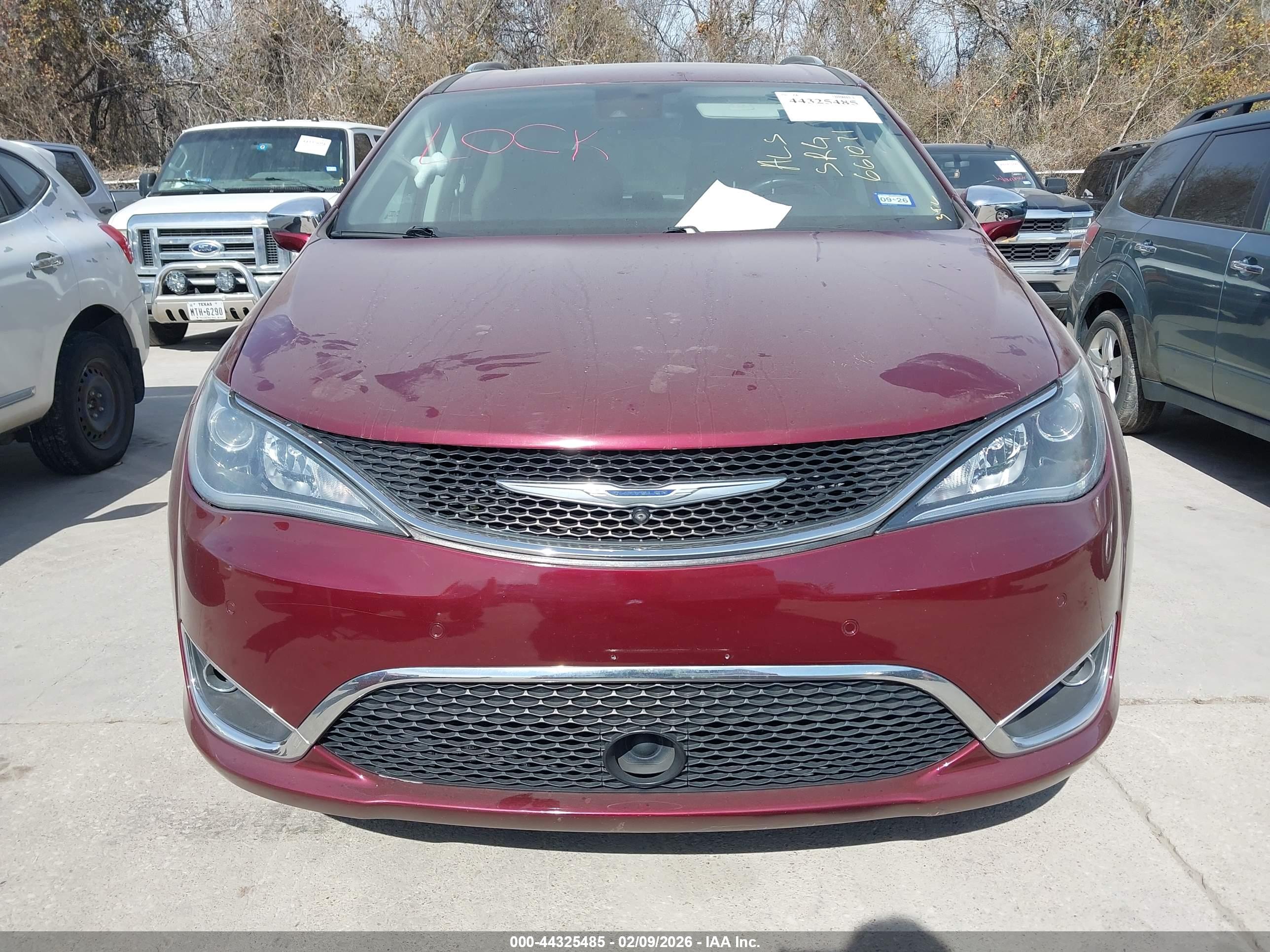 CHRYSLER PACIFICA image 6