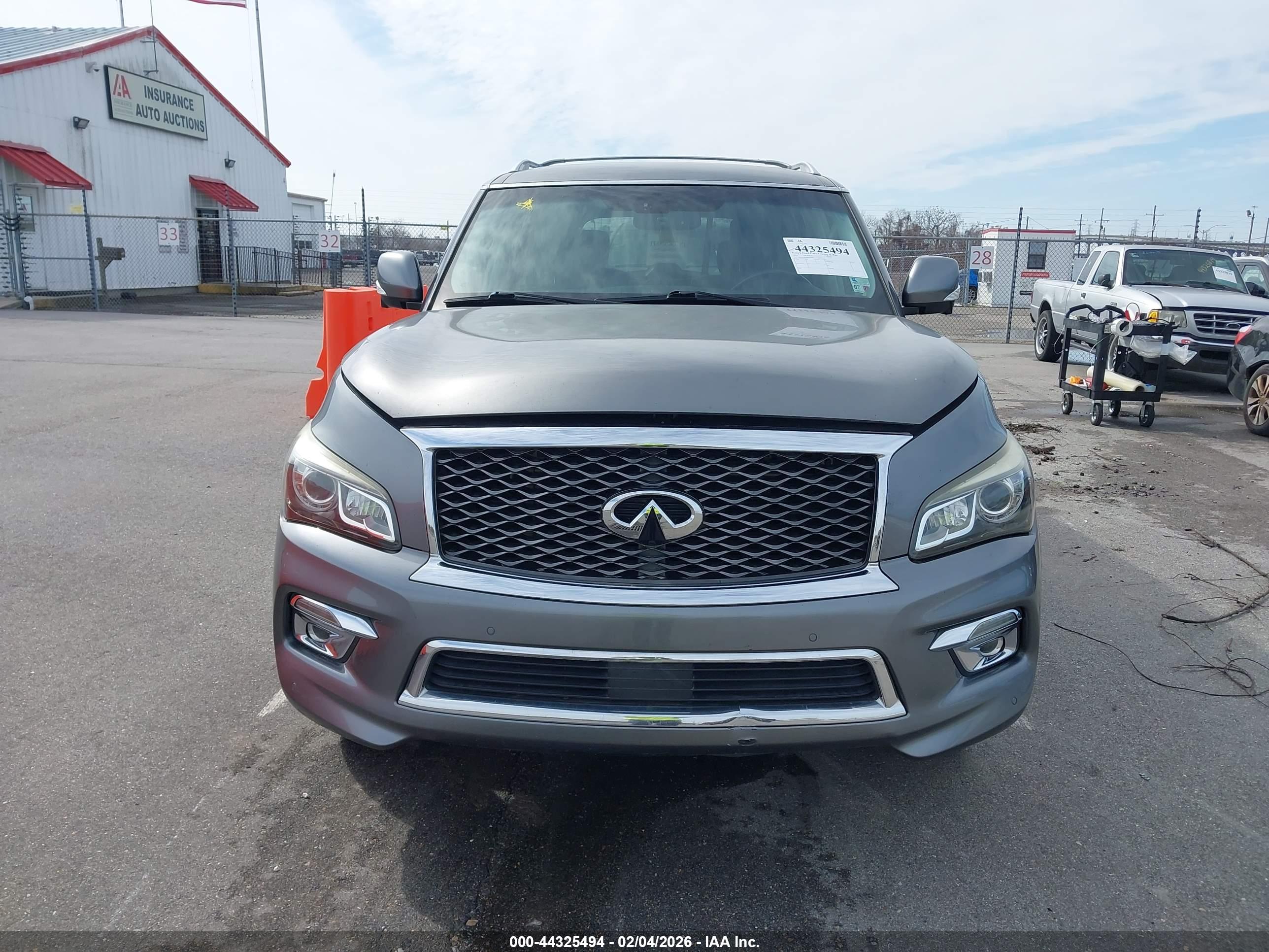 INFINITI QX80 image 6
