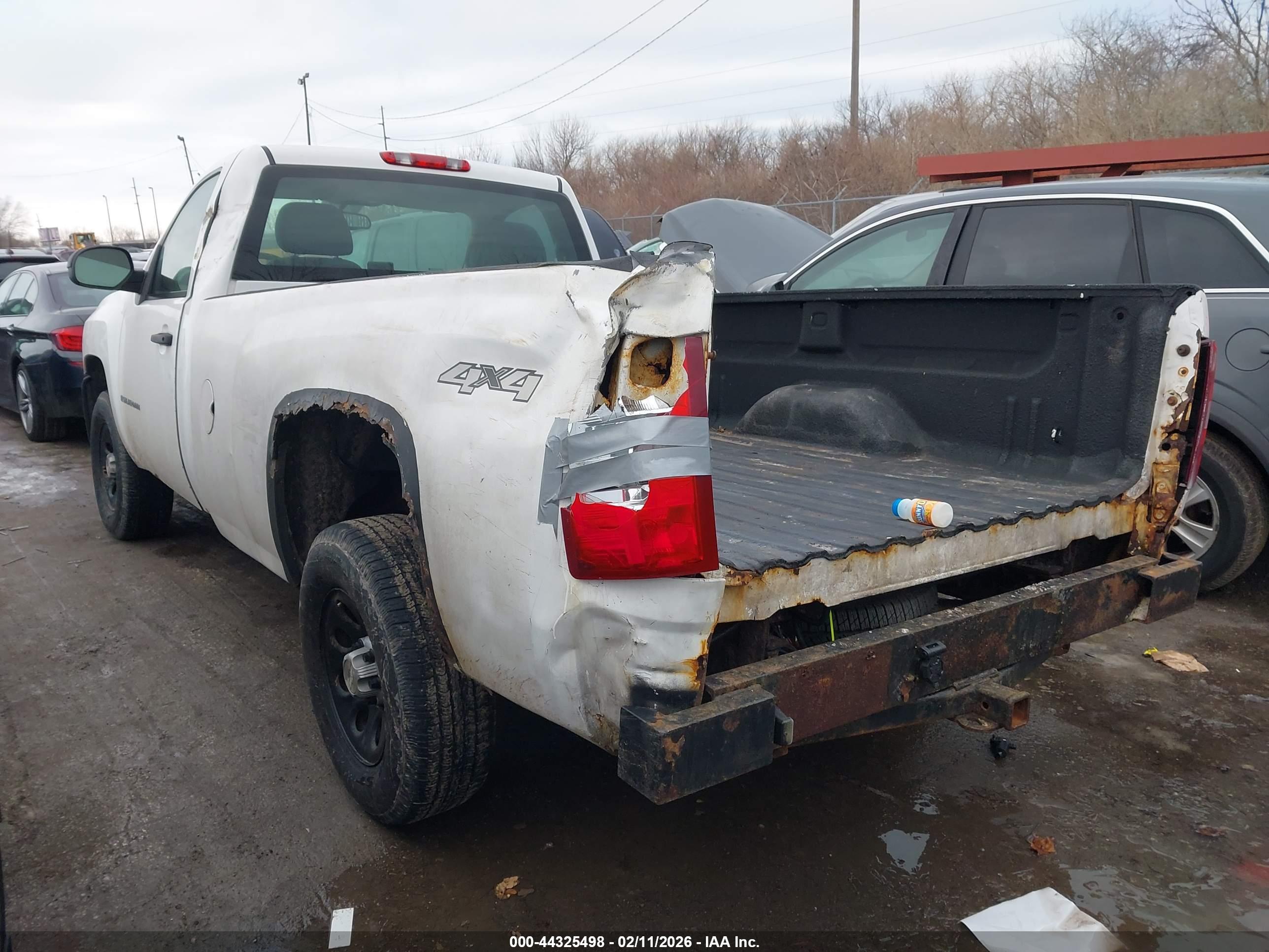 CHEVROLET SILVERADO image 3
