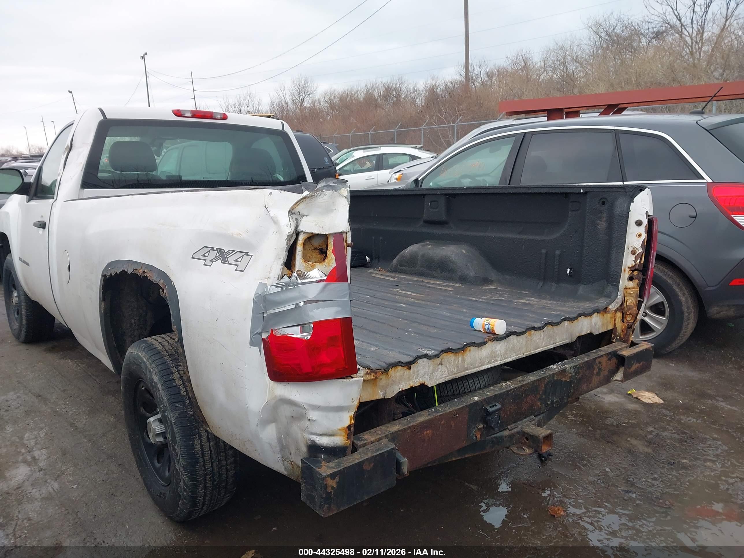 CHEVROLET SILVERADO image 6