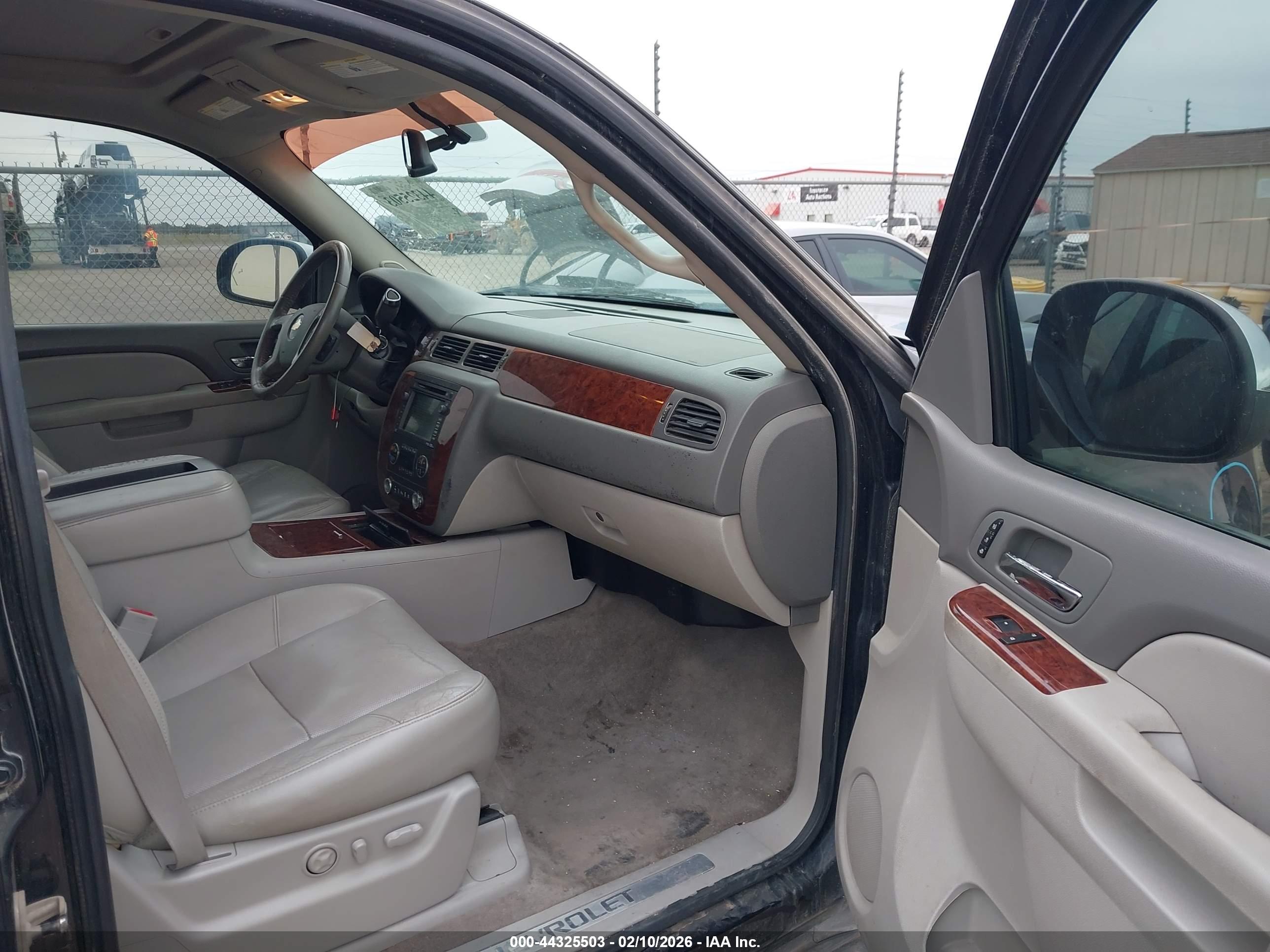 CHEVROLET TAHOE image 5