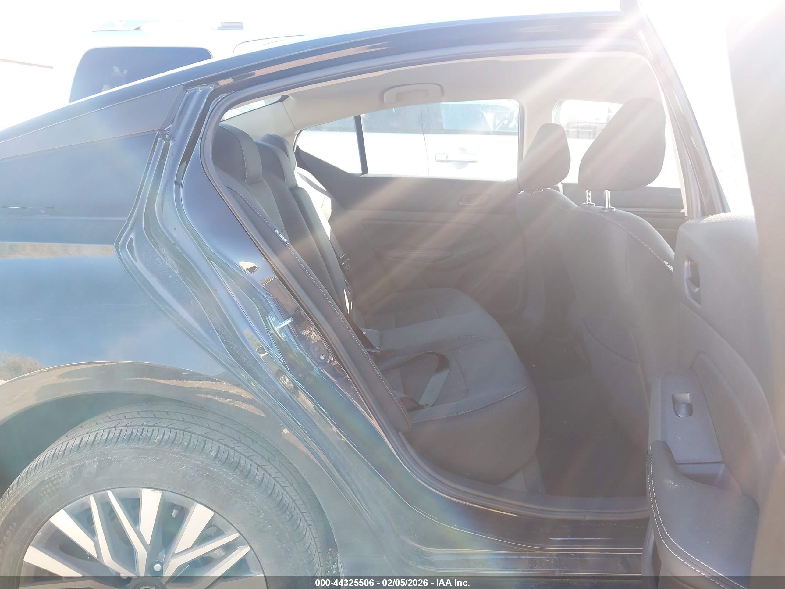 NISSAN ALTIMA image 8